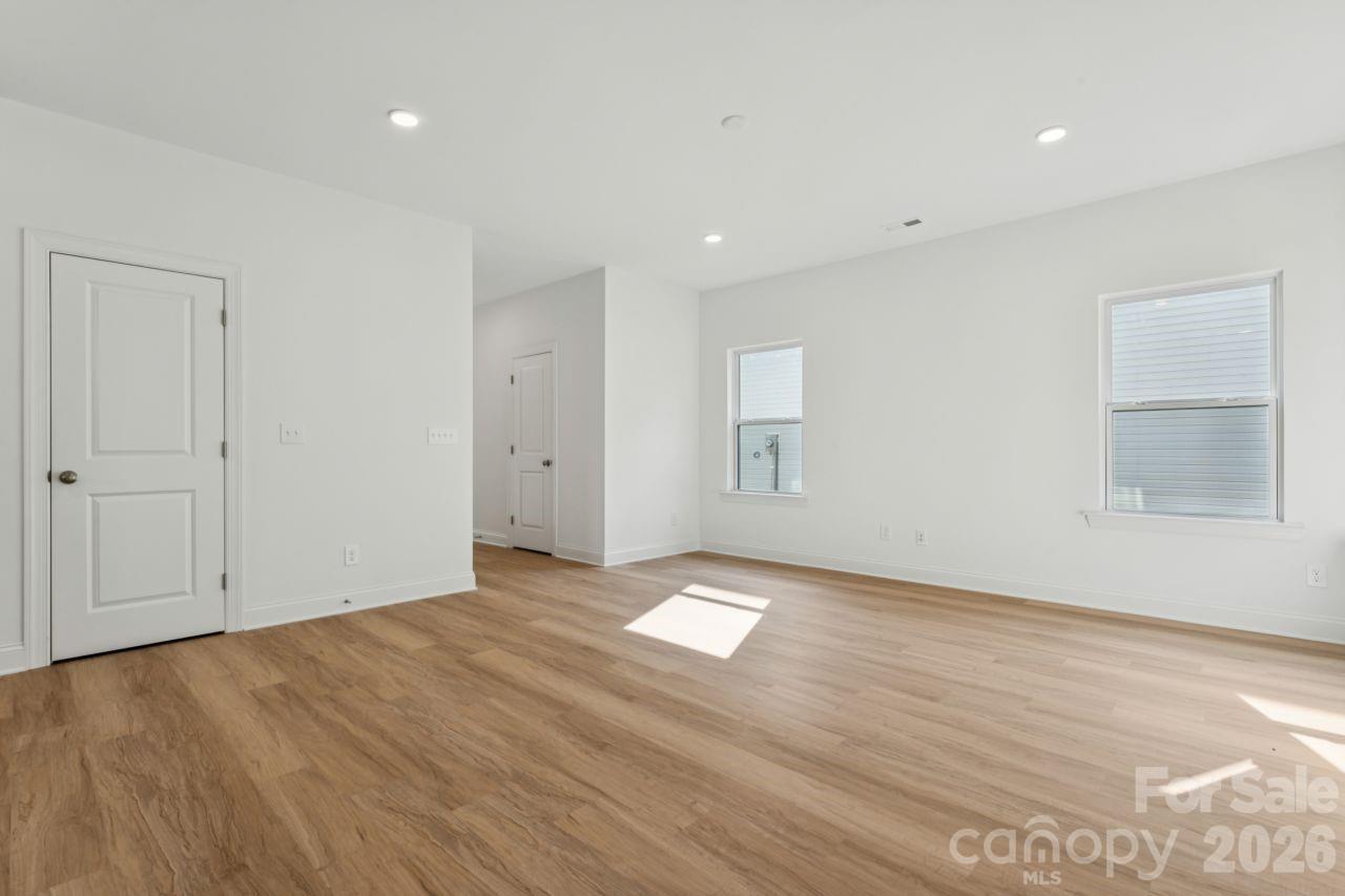 11725 Platon Avenue Property Photo 3