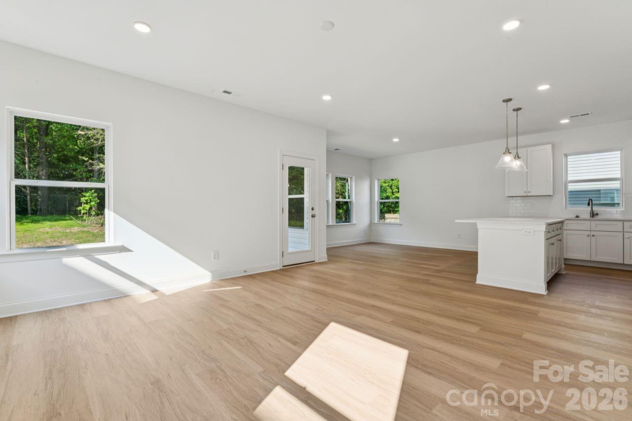 11725 Platon Avenue Property Photo 4