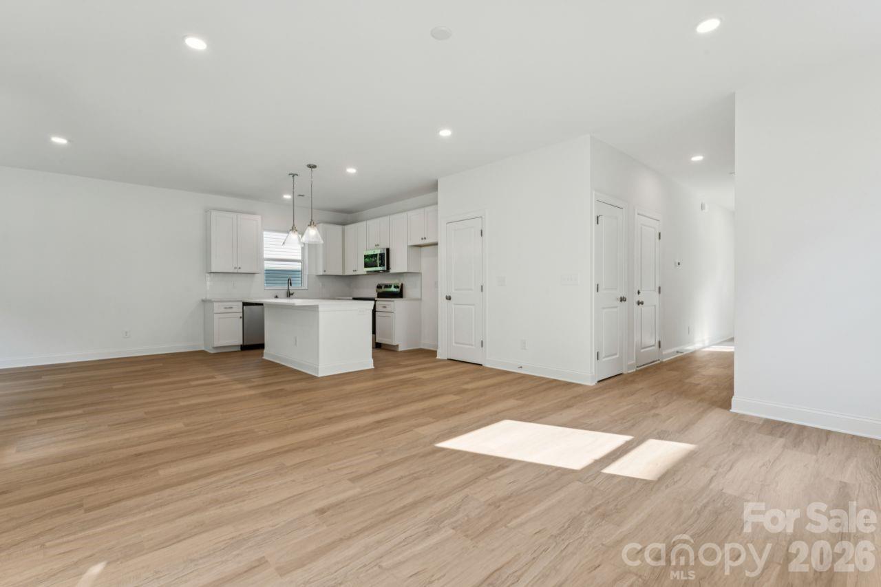 11725 Platon Avenue Property Photo 5