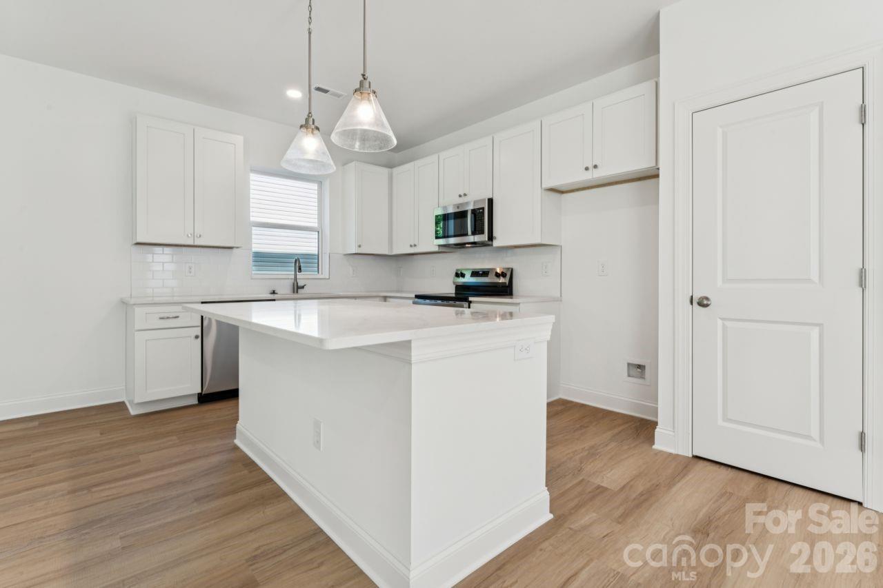 11725 Platon Avenue Property Photo 6