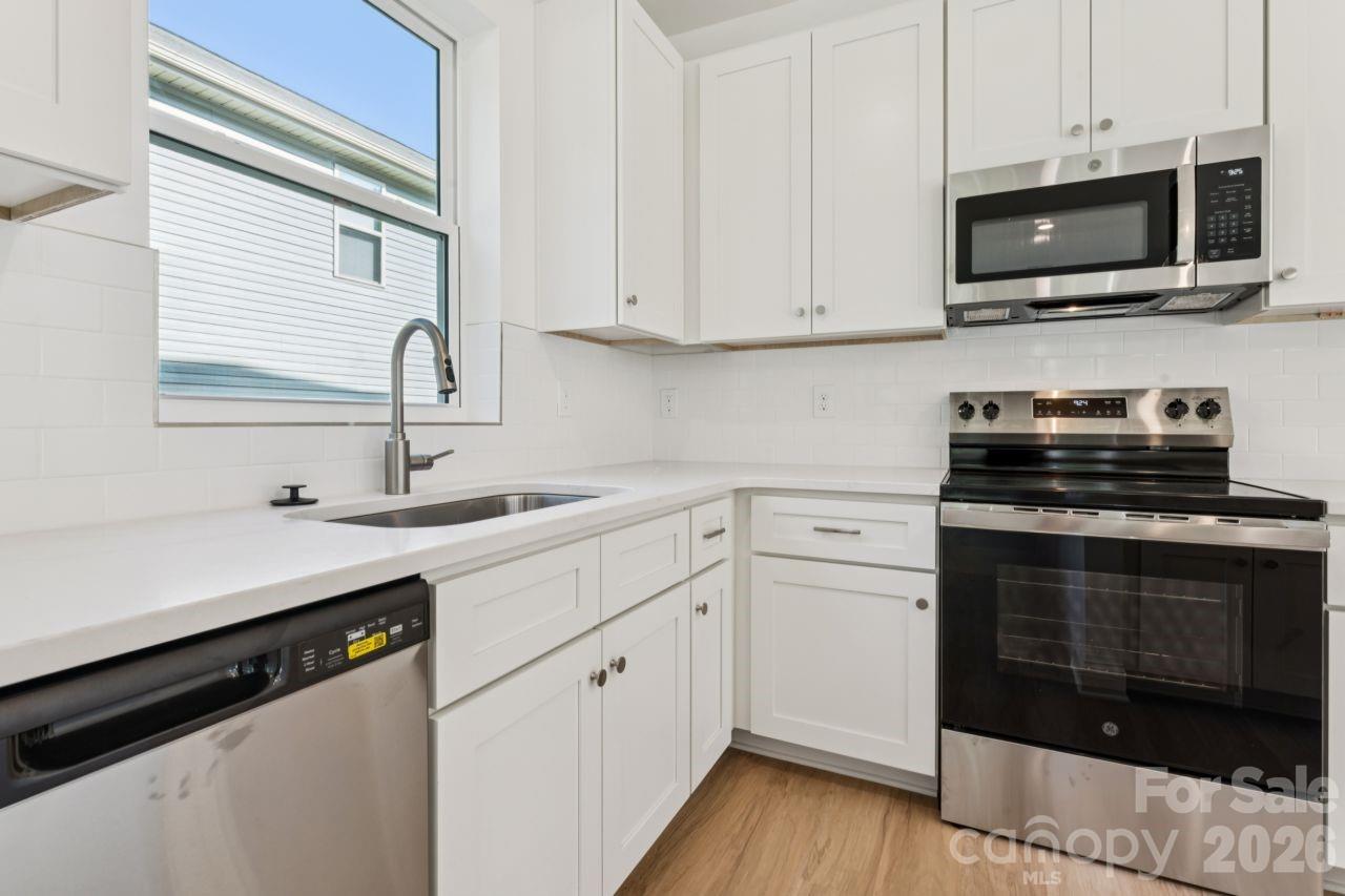11725 Platon Avenue Property Photo 8