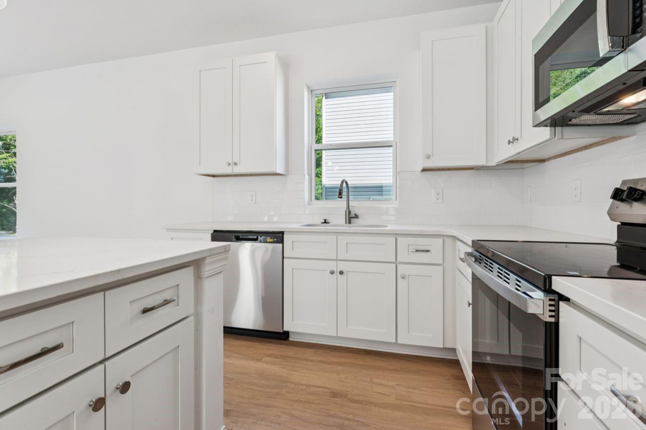 11725 Platon Avenue Property Photo 9