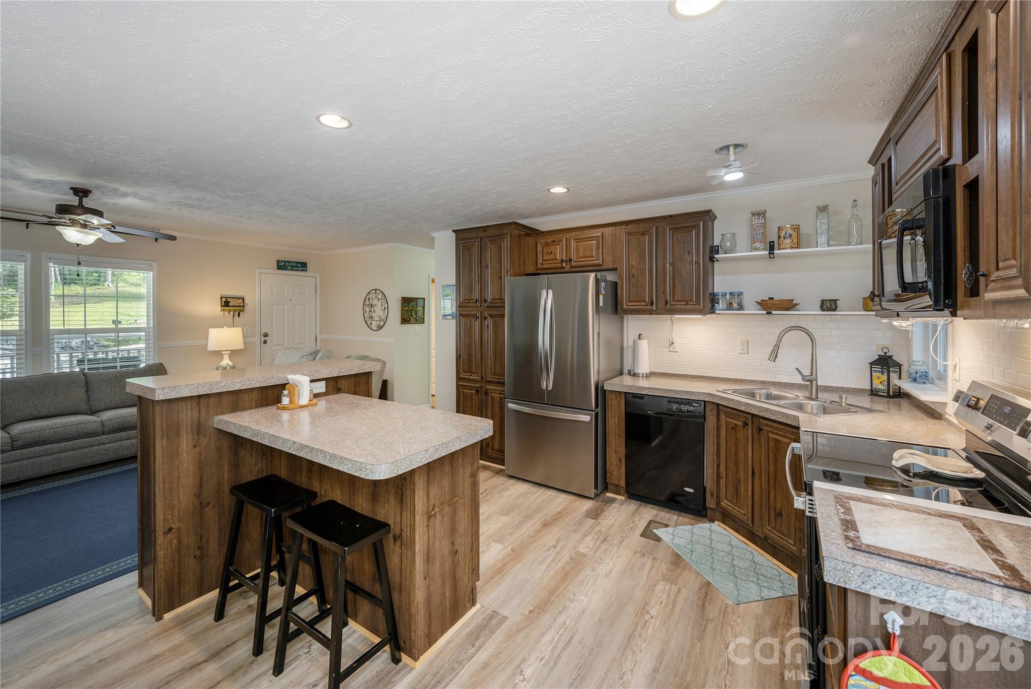 32 Beechwood Lakes Drive Property Photo 6