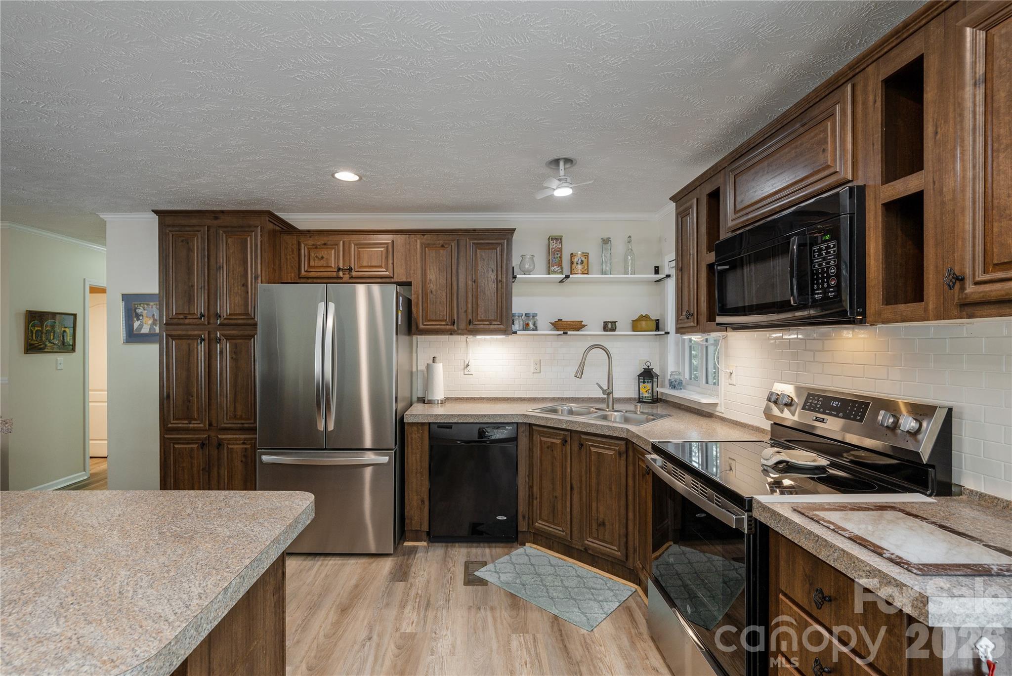 32 Beechwood Lakes Drive Property Photo 7