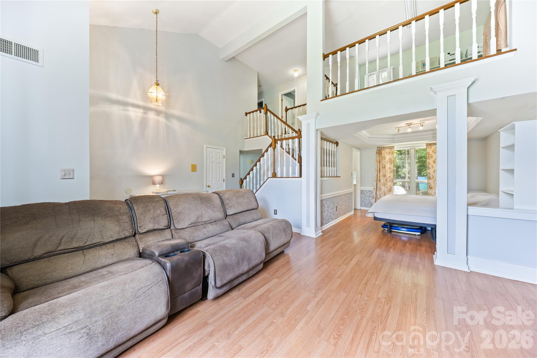 13000 Greycrest Drive Property Photo 4