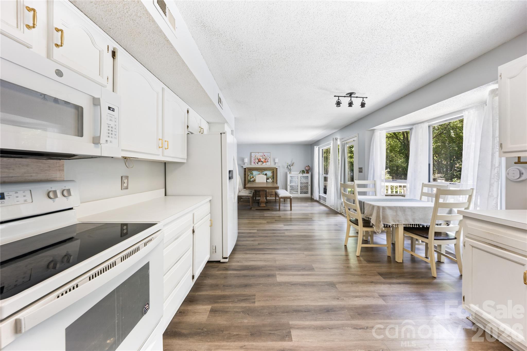 13000 Greycrest Drive Property Photo 12