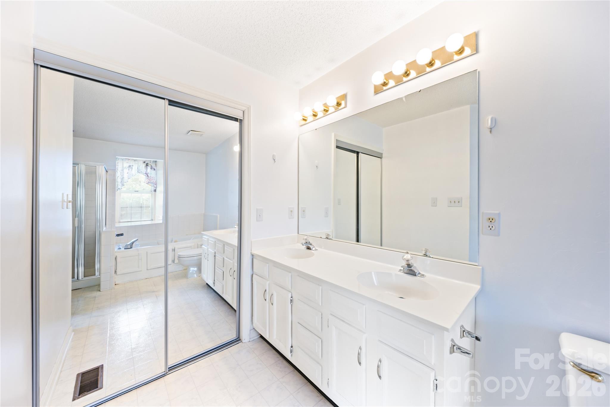 13000 Greycrest Drive Property Photo 21