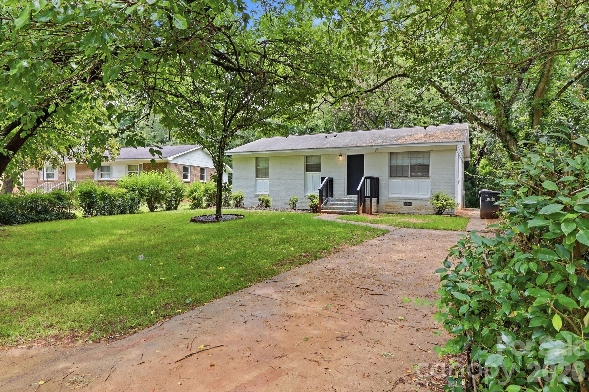 2121 Longleaf Drive Property Photo 1
