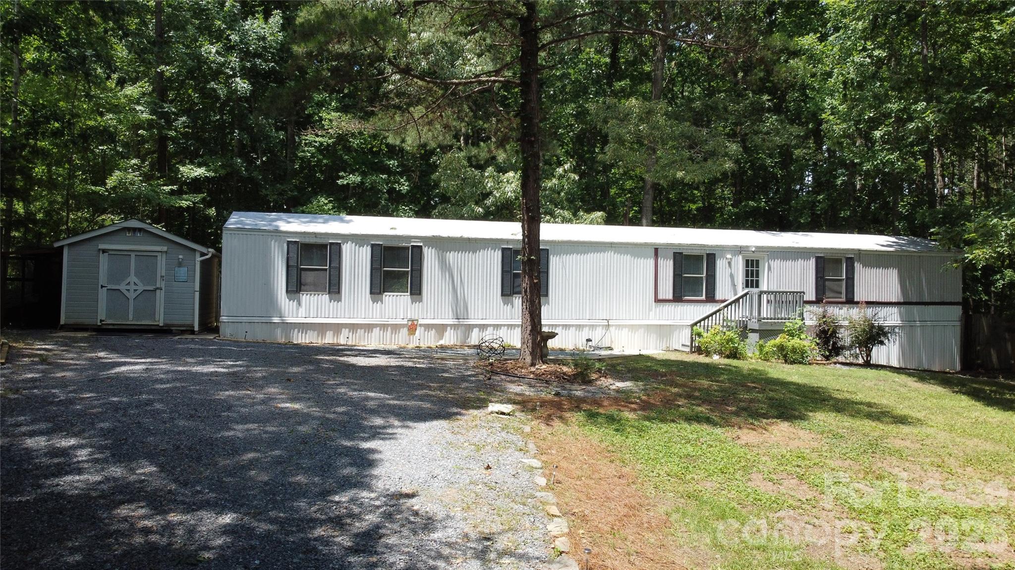 4120 Glenola Drive Property Photo 1