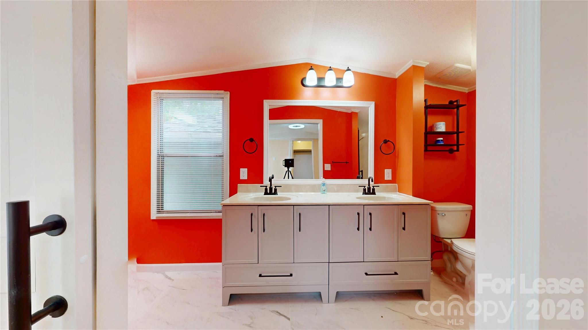 4120 Glenola Drive Property Photo 11