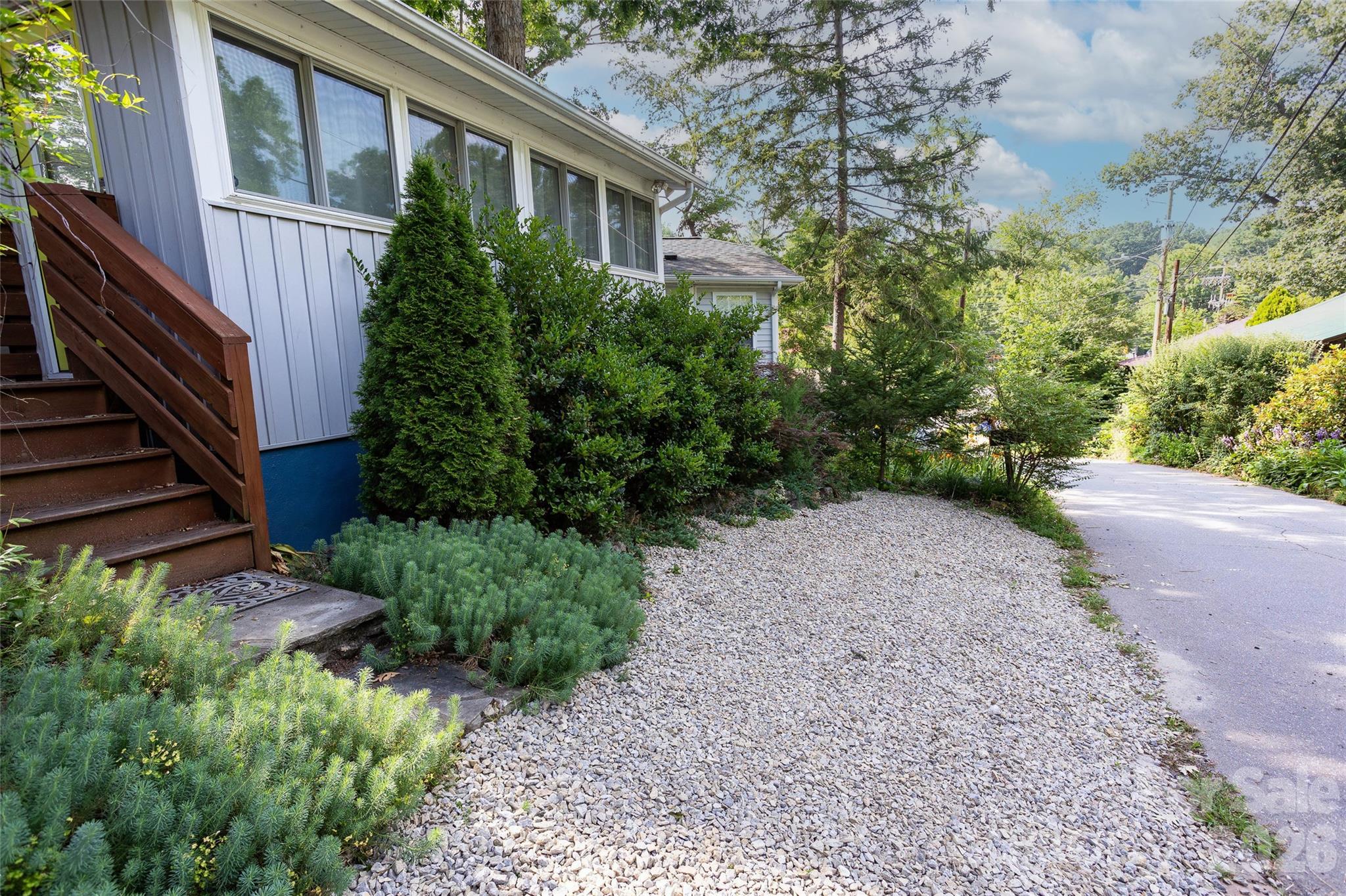 24 Rhododendron Drive Property Photo 2