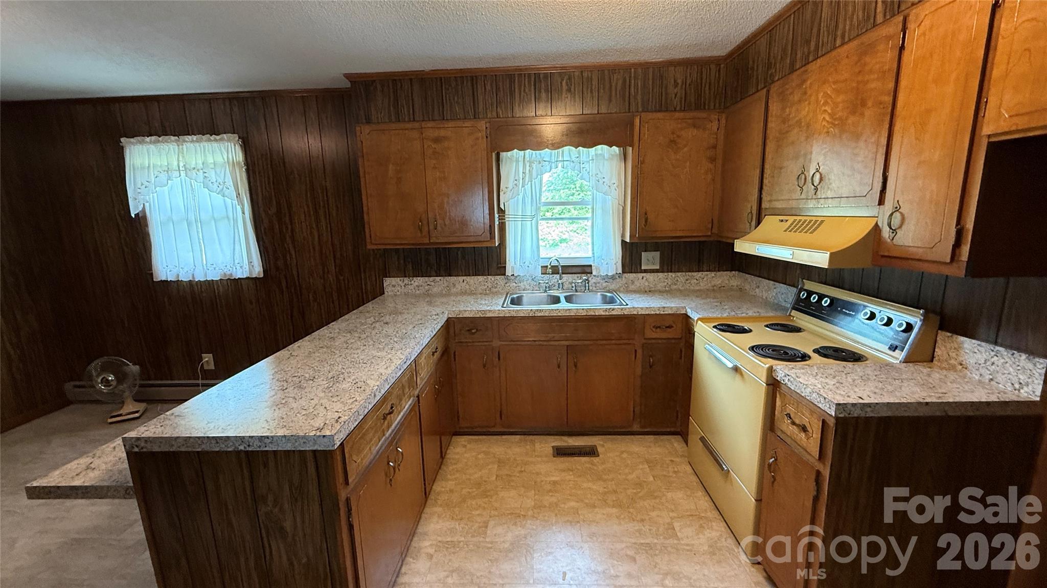 4072 Beach Road Property Photo 6