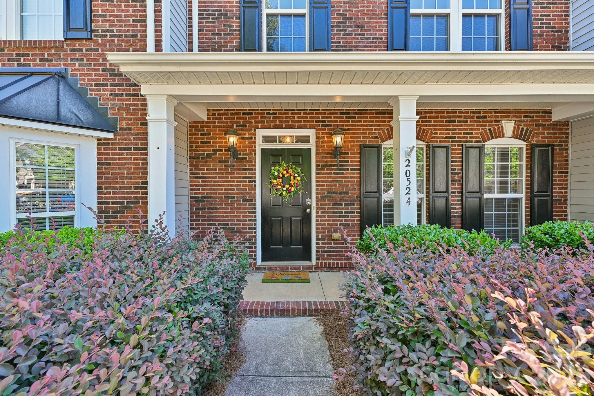 20524 Harbor View Drive Property Photo 2
