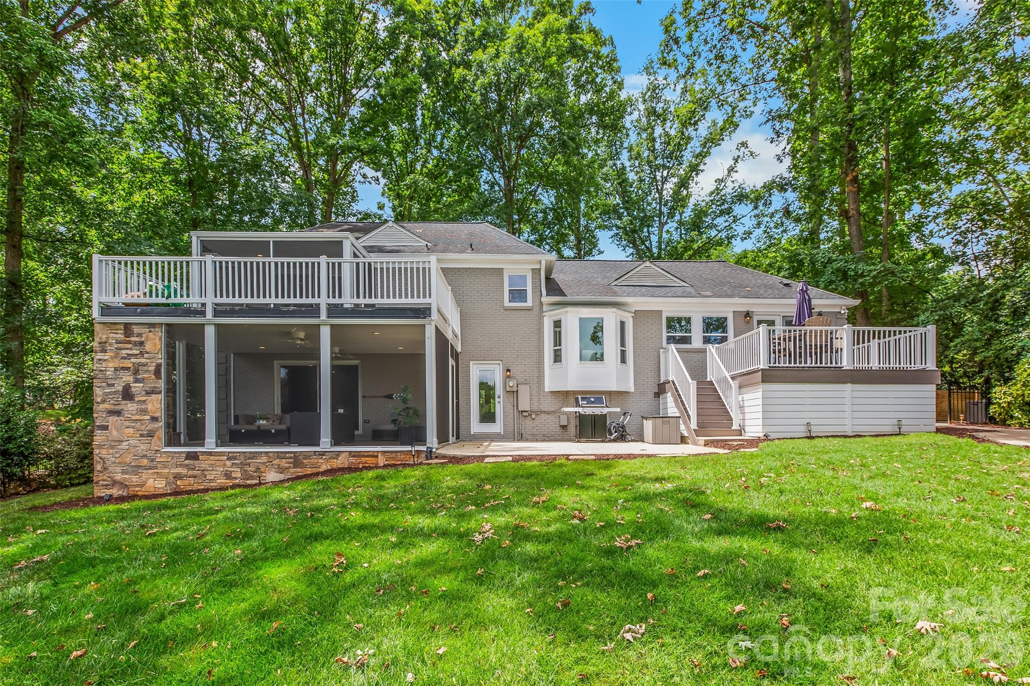 175 Woodstream Circle Property Photo 7