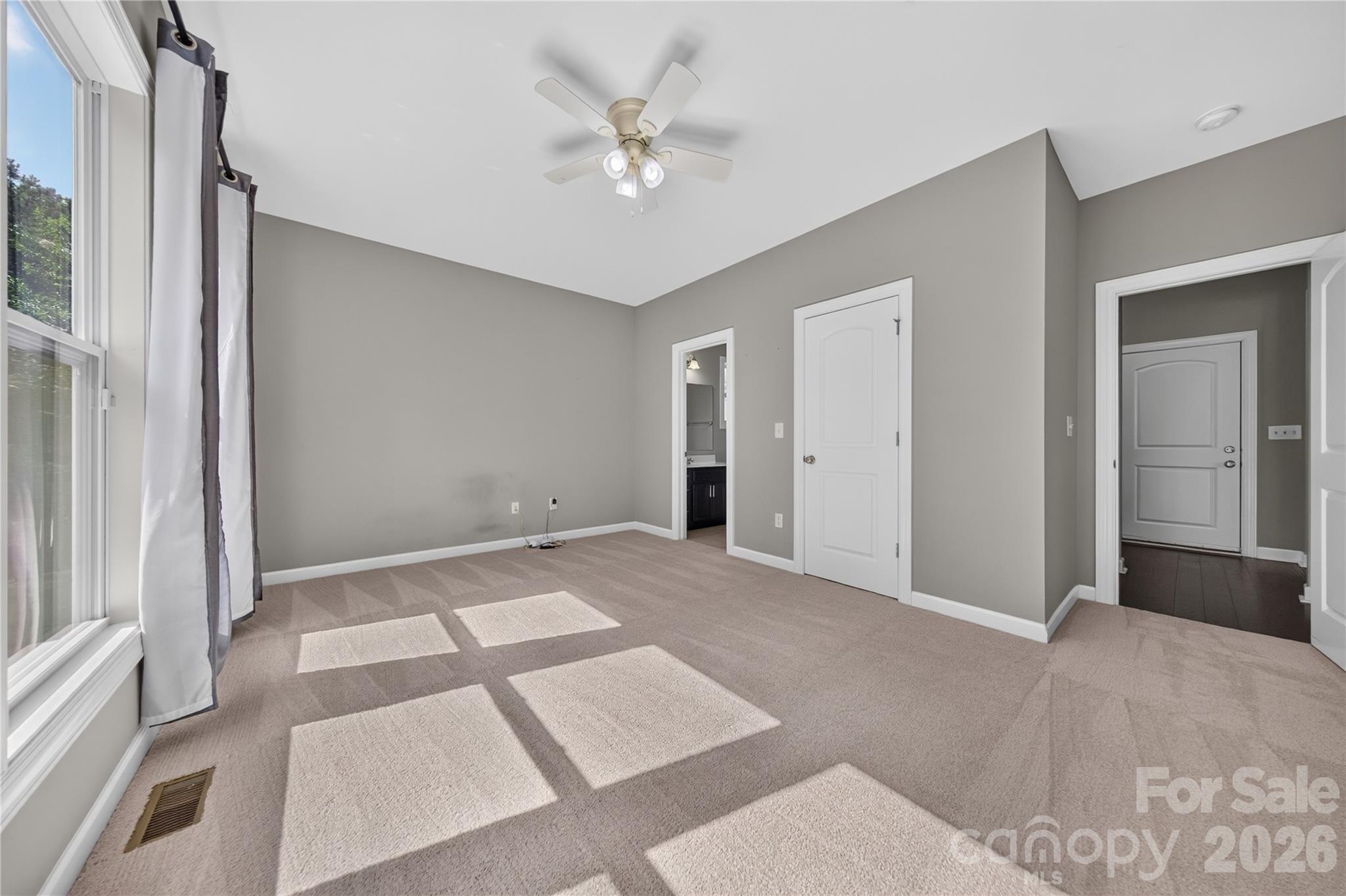 366 Hampton Trail Drive Property Photo 17