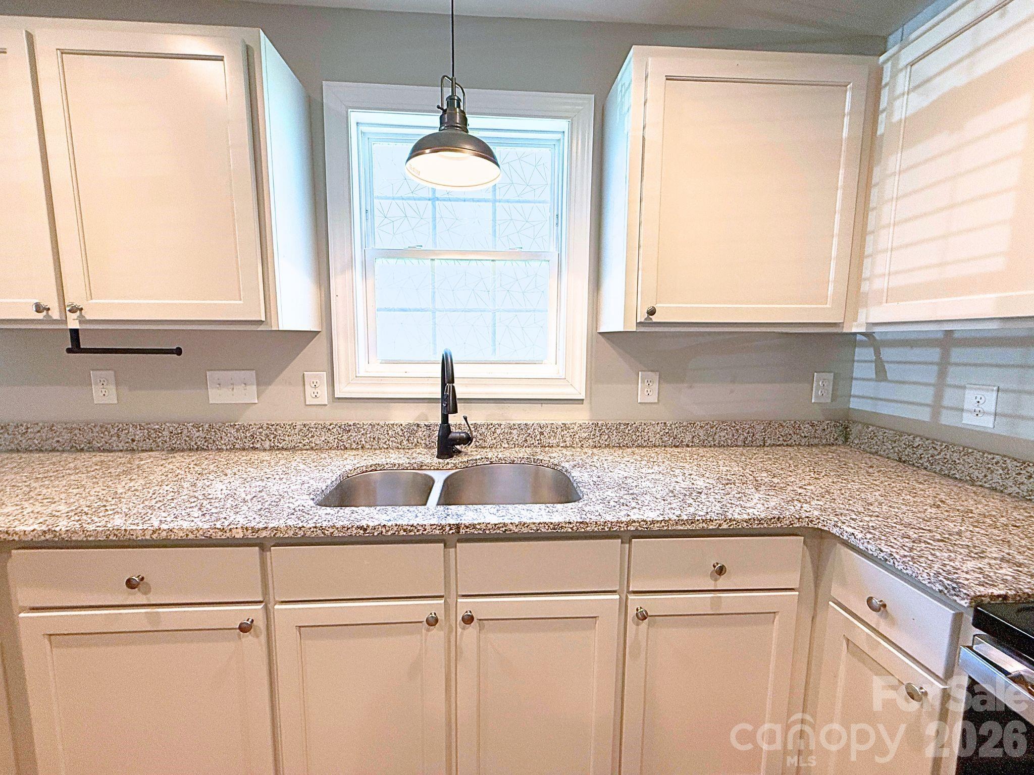 521 Johnson Street Property Photo 9