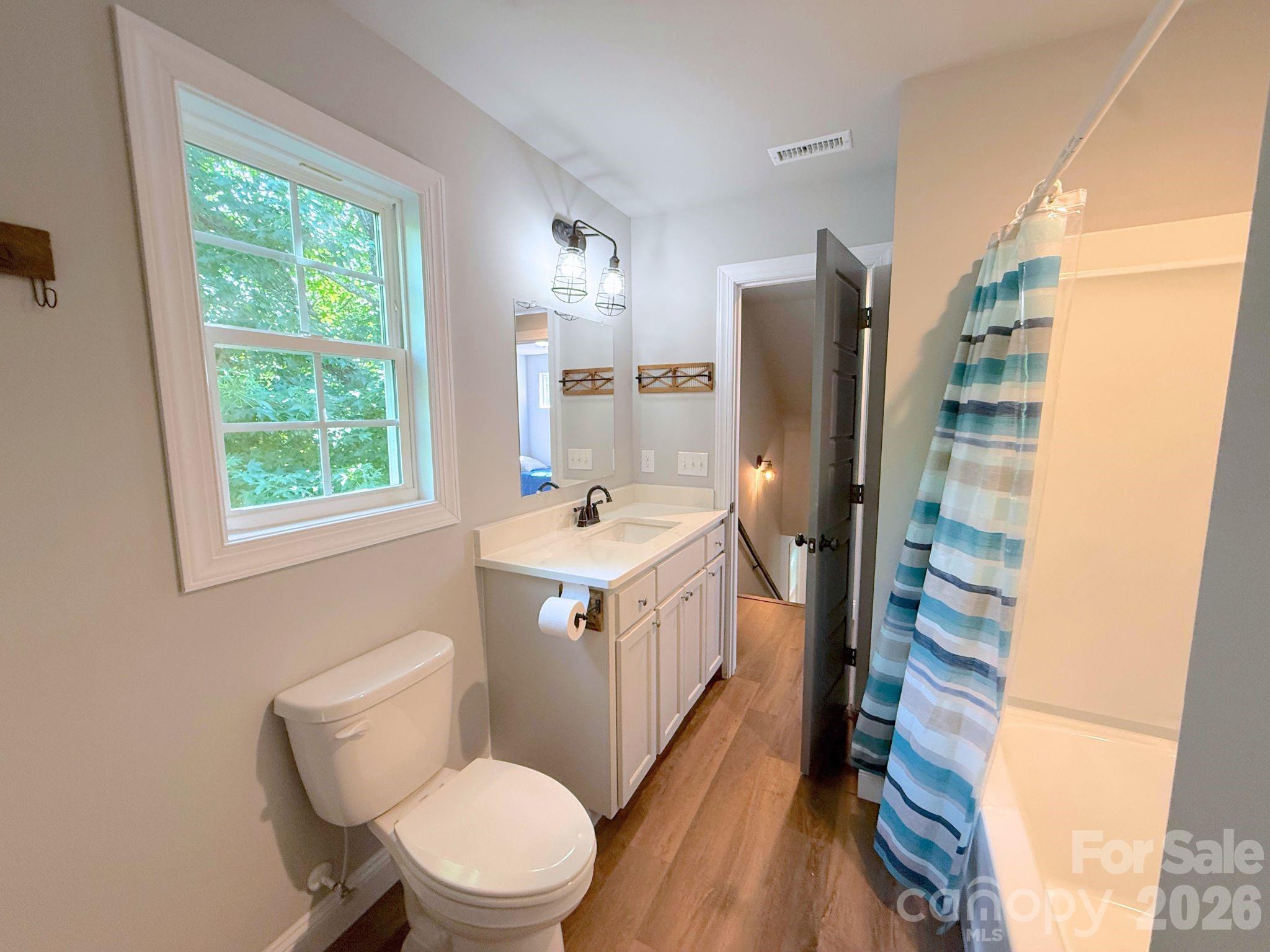 521 Johnson Street Property Photo 22