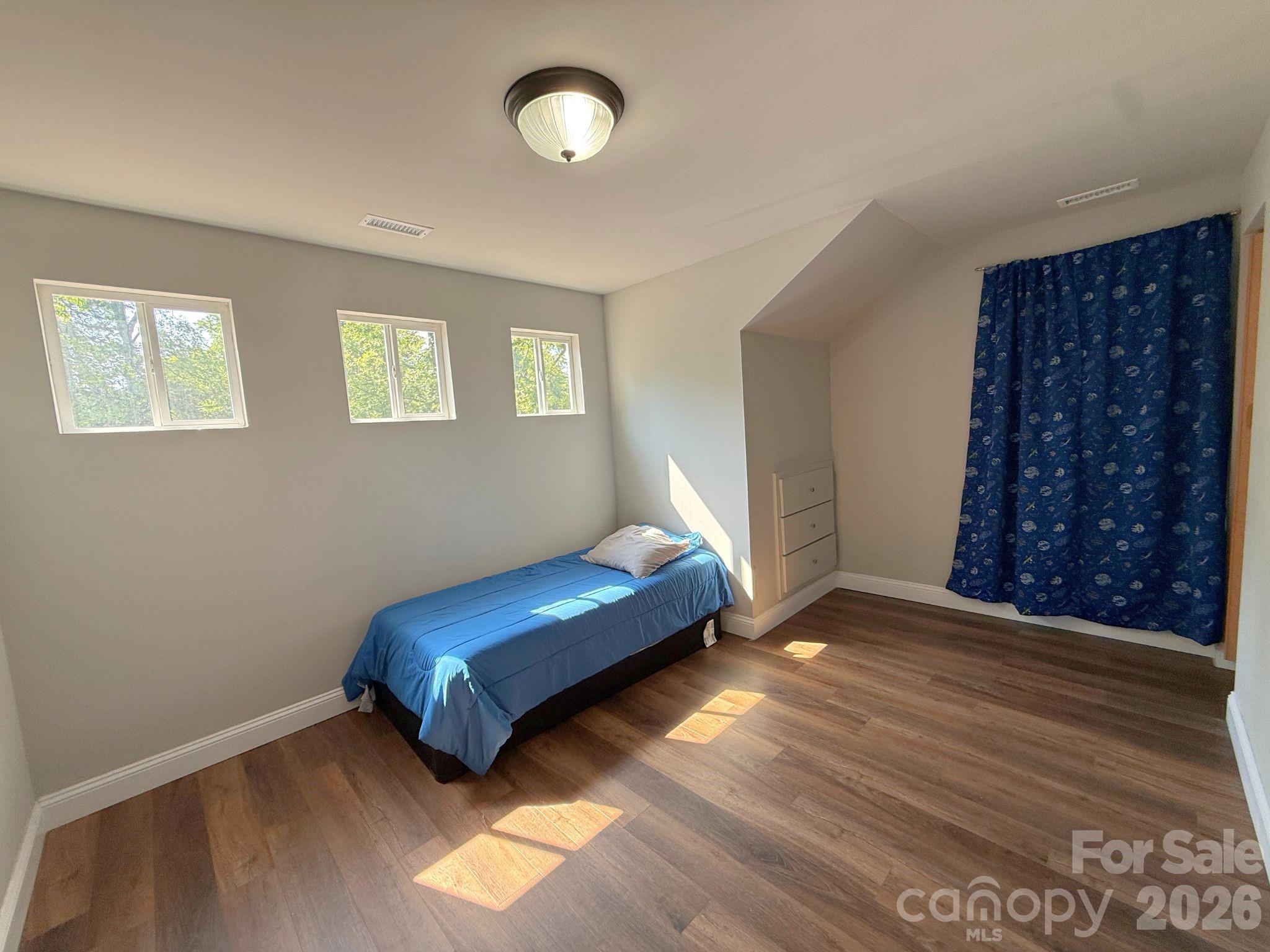 521 Johnson Street Property Photo 24