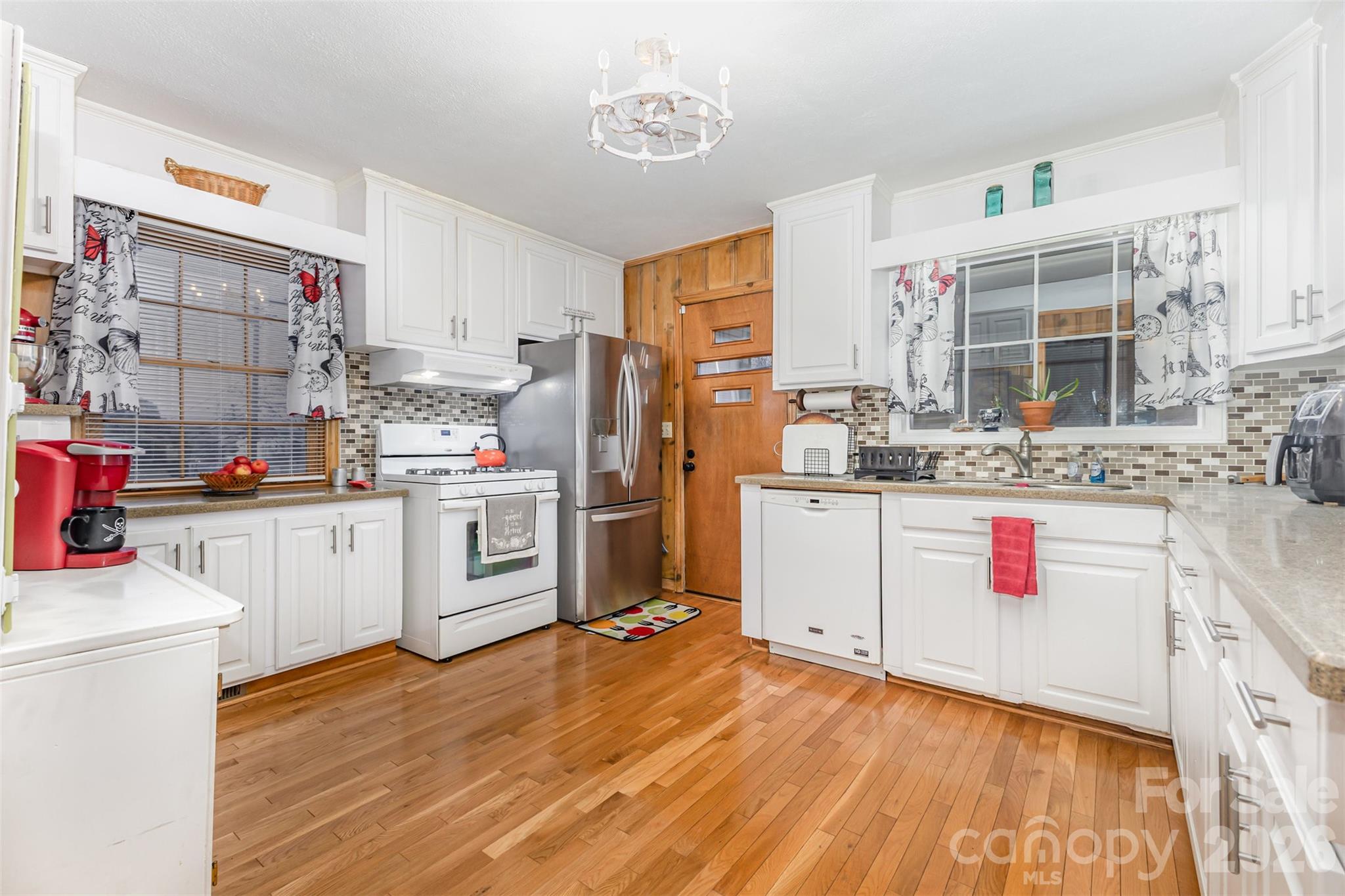100 Ruby Lane Property Photo 7