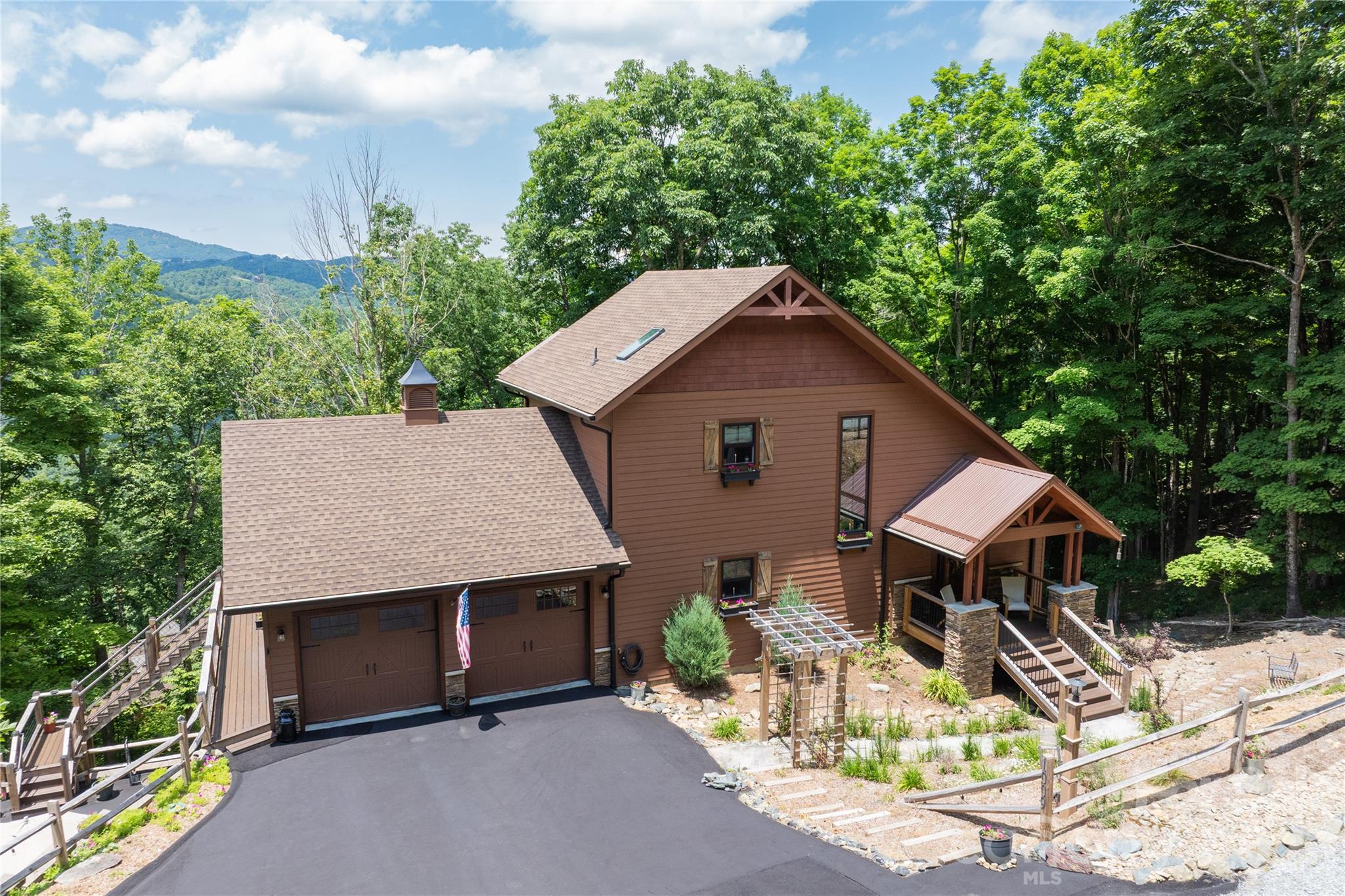 1009 Larkspur Trail Property Photo 1