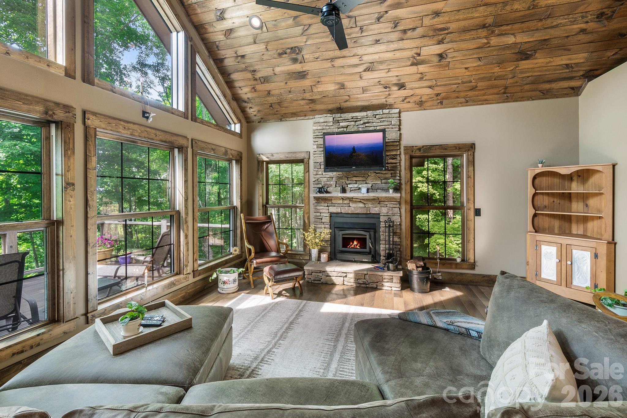 1009 Larkspur Trail Property Photo 4