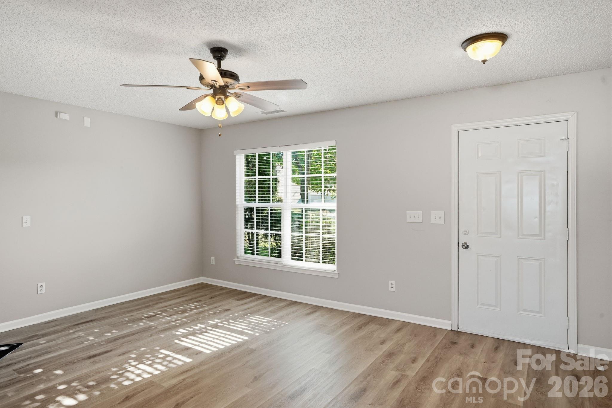 1528 Harland Street Property Photo 8