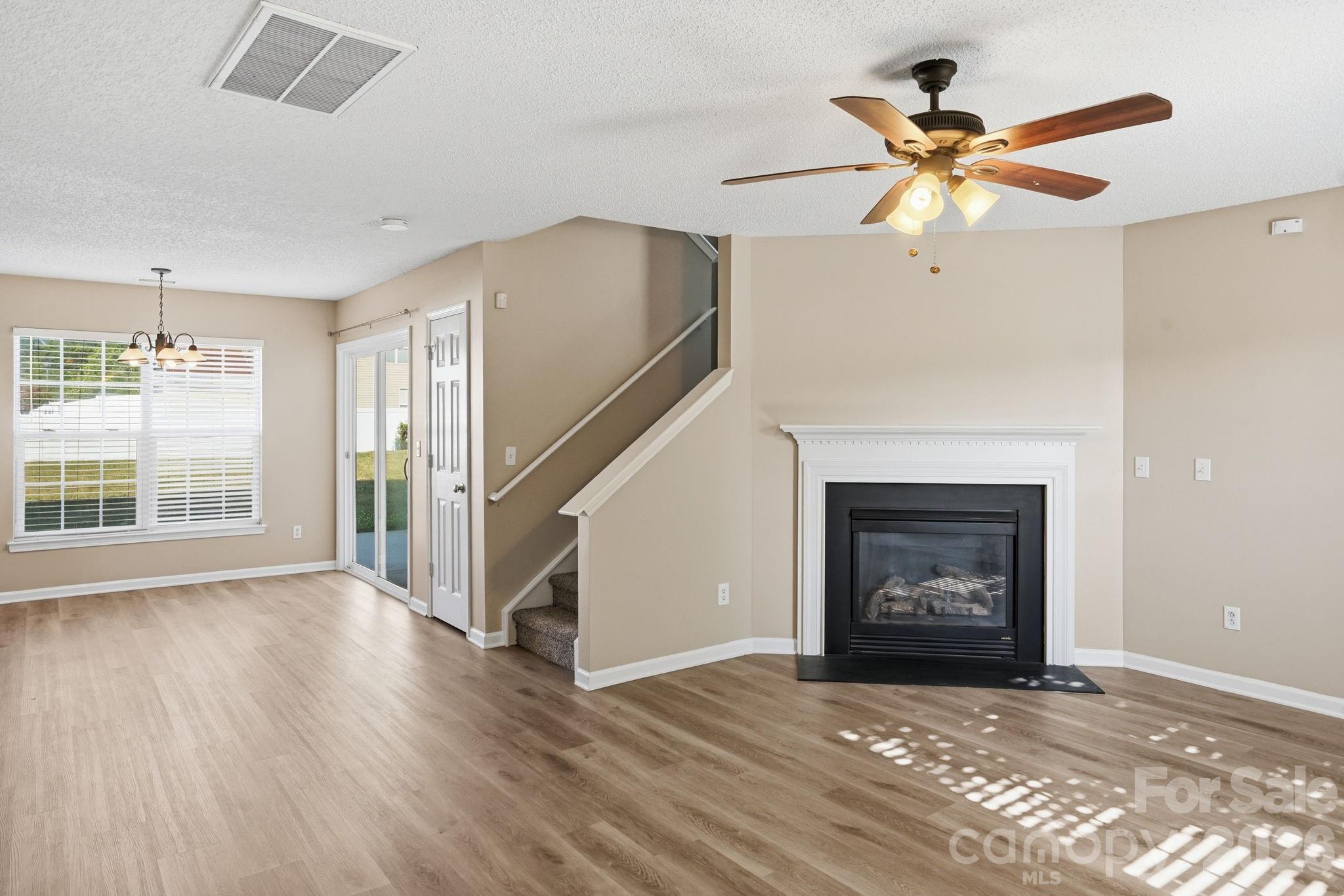 1528 Harland Street Property Photo 9