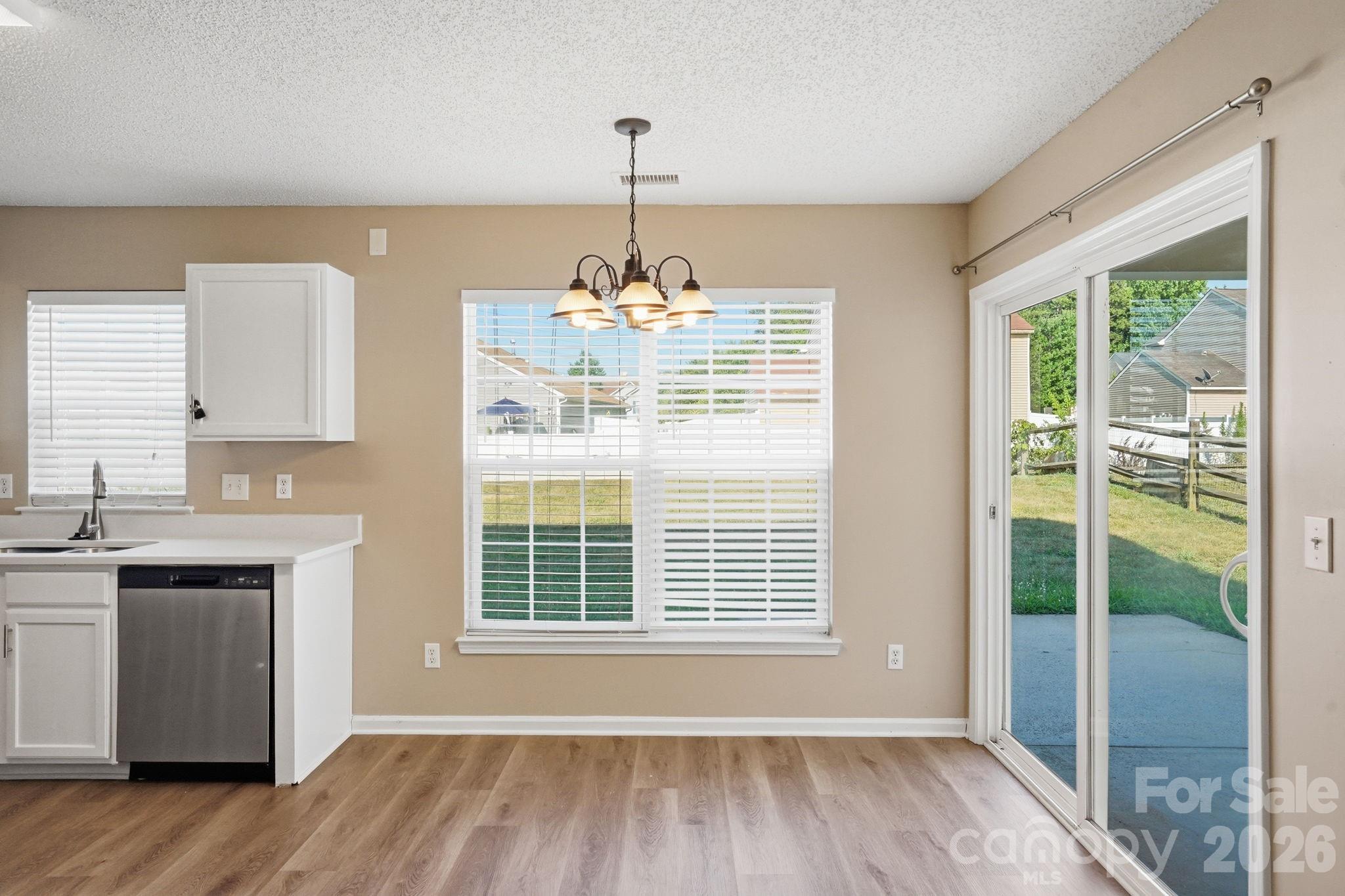 1528 Harland Street Property Photo 11