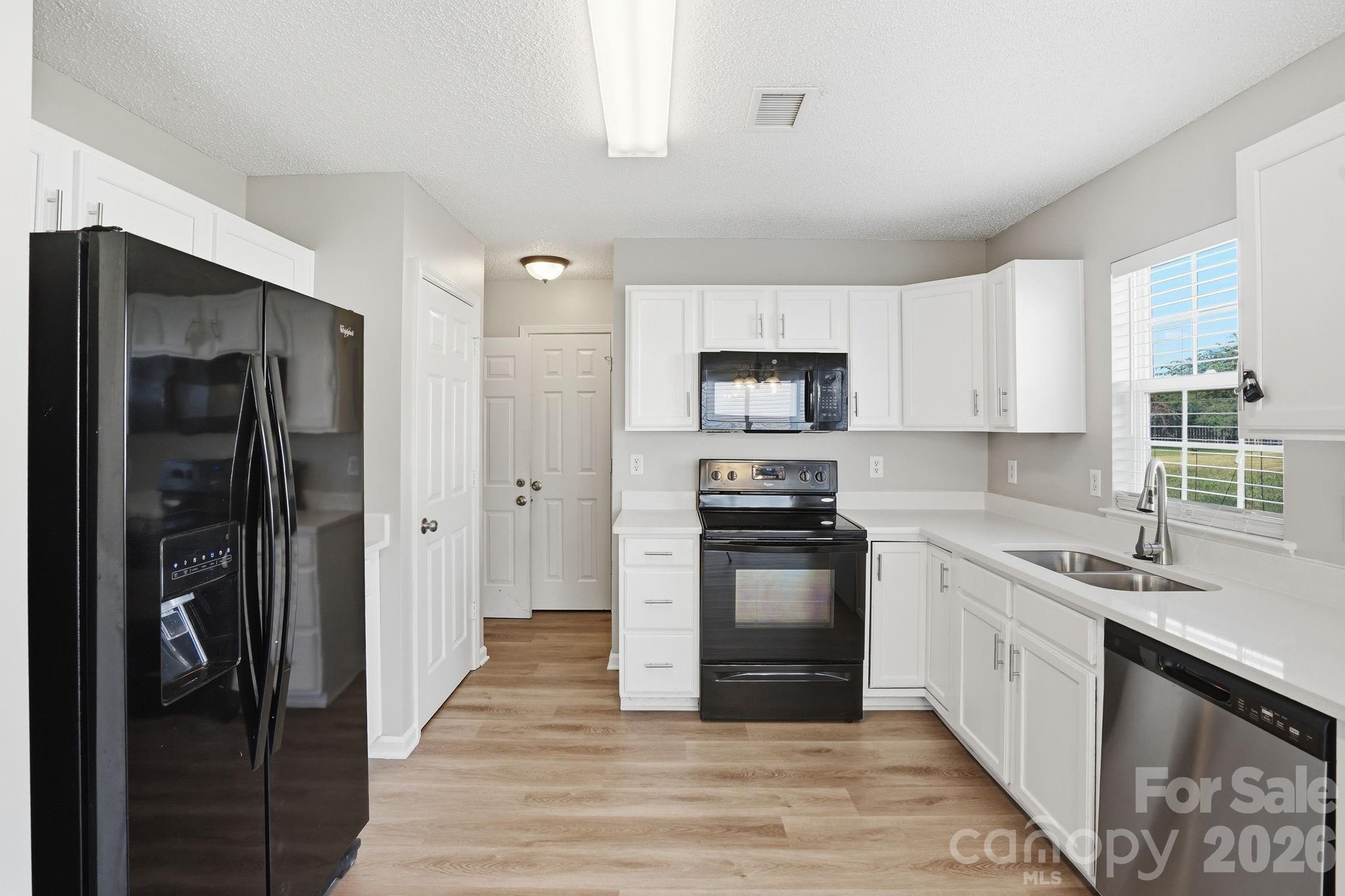 1528 Harland Street Property Photo 14