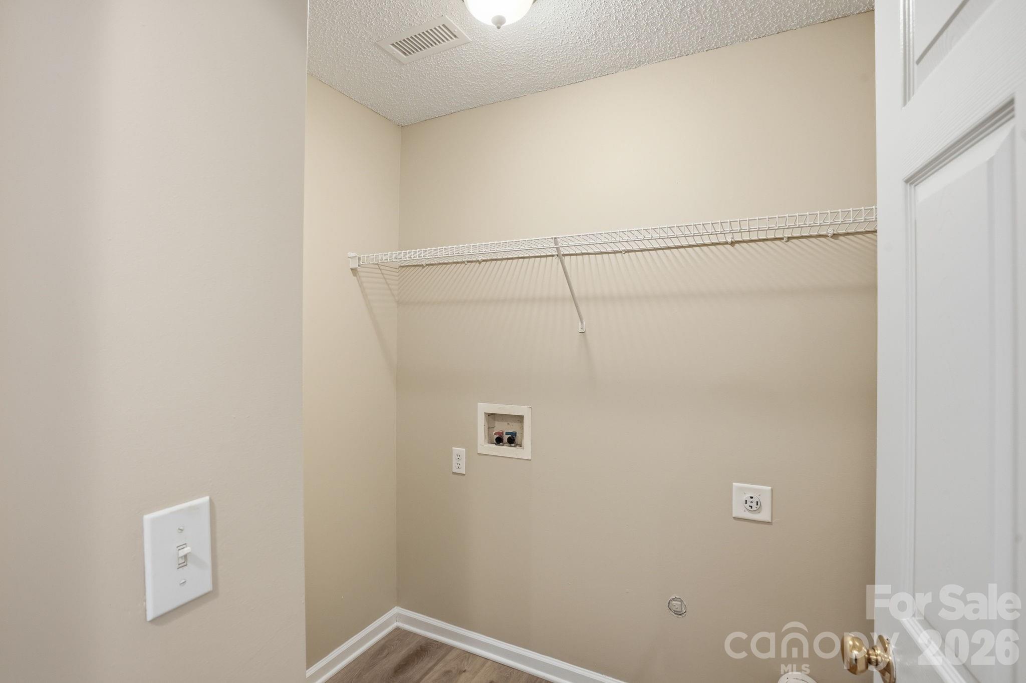 1528 Harland Street Property Photo 29