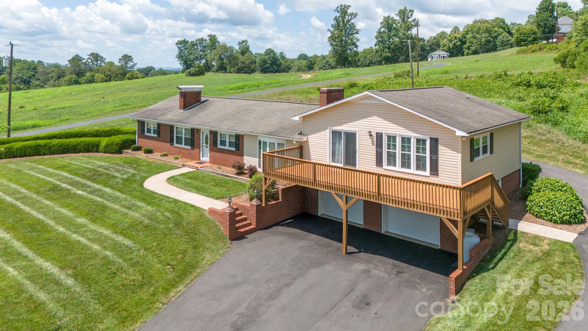 2053 Boiling Springs Road Property Photo 1