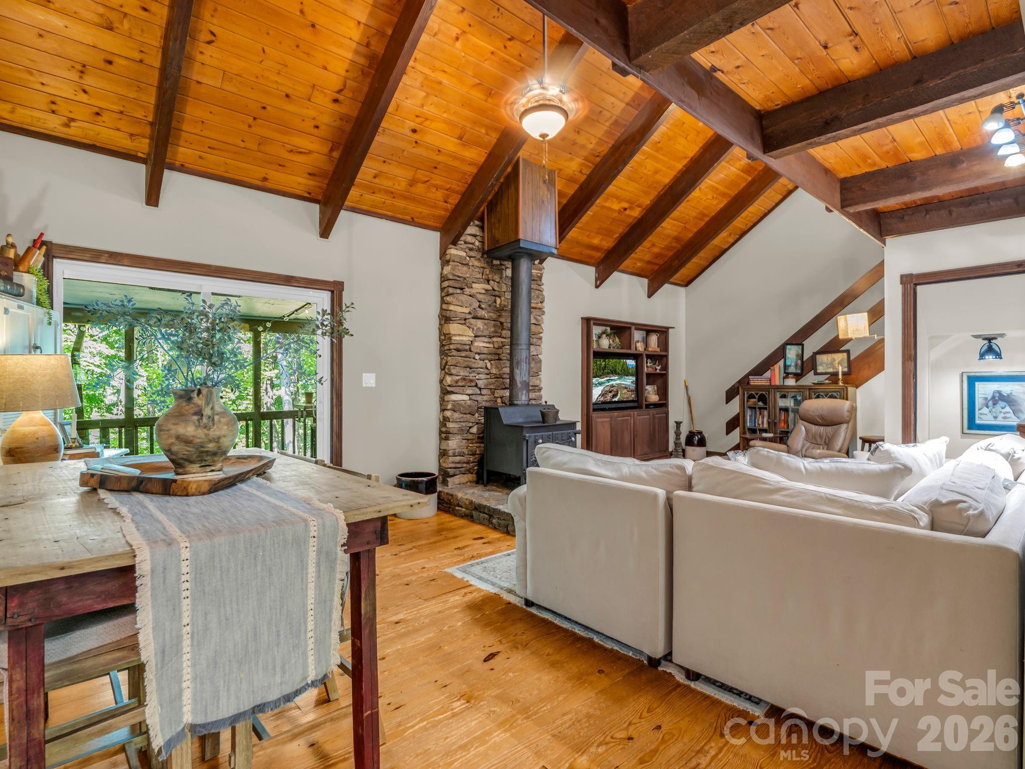 2760 Ugugu Drive Property Photo 3
