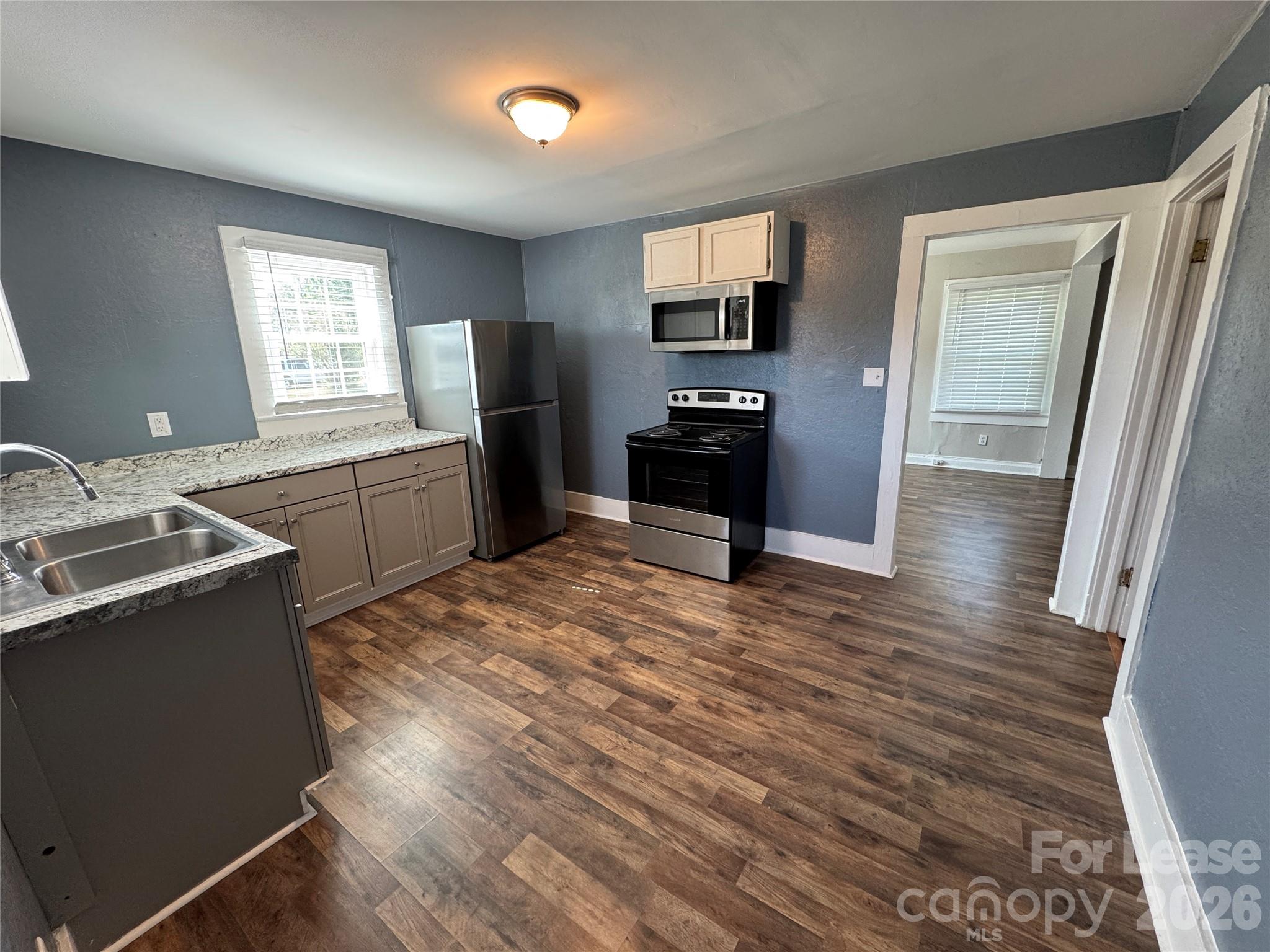 3061 Lee Road Property Photo 5