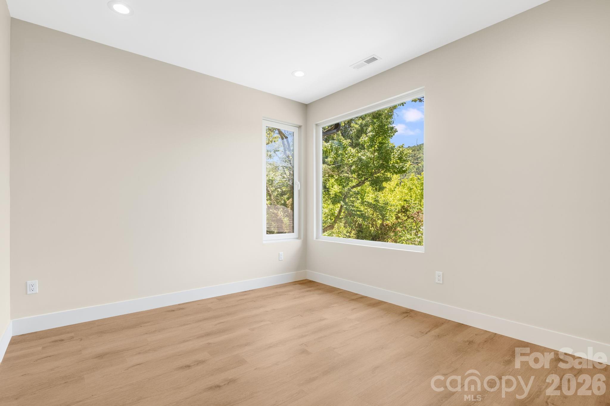 211 Ruby Avenue Property Photo 28