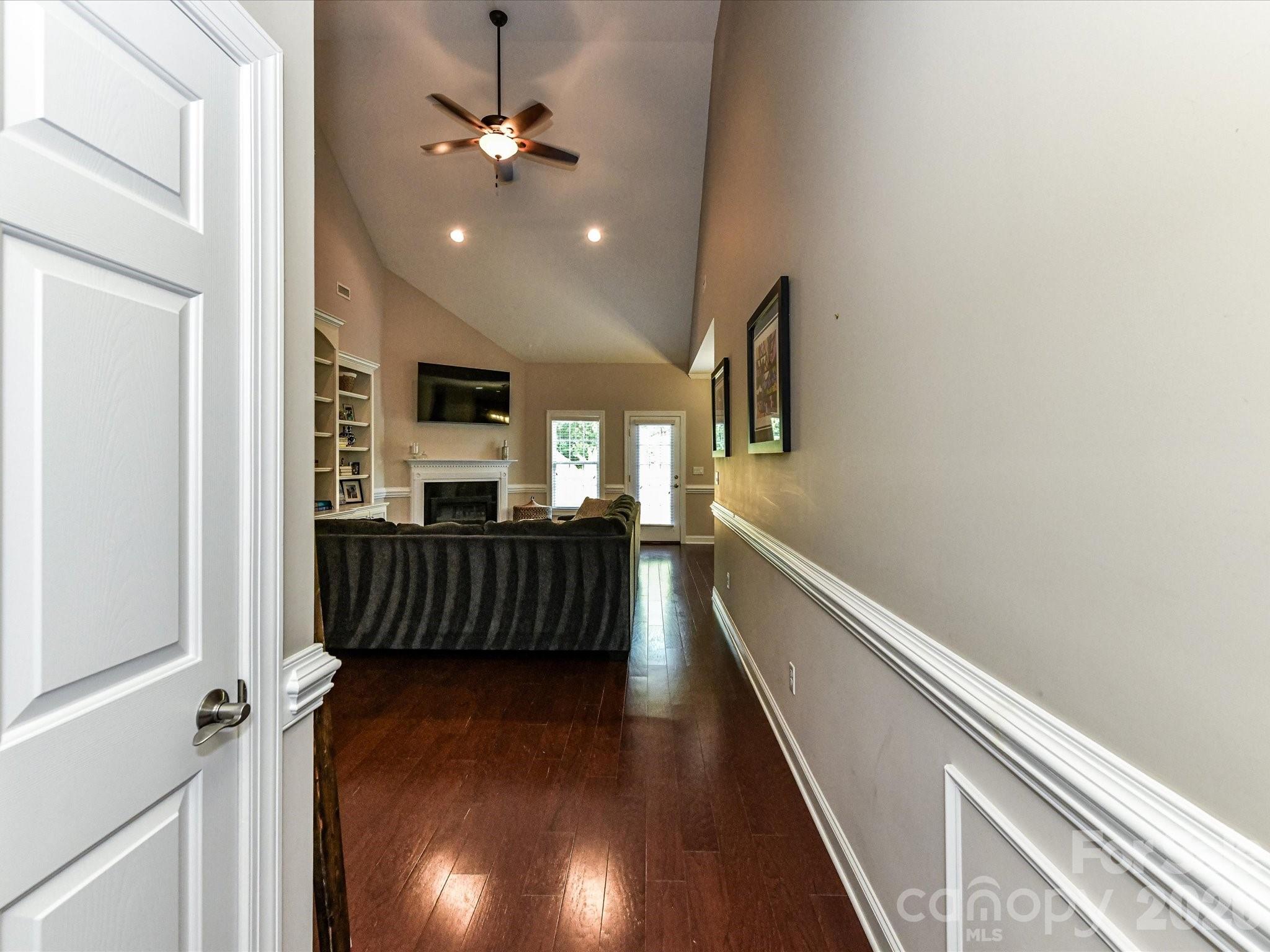258 Lagoda Drive Property Photo 5