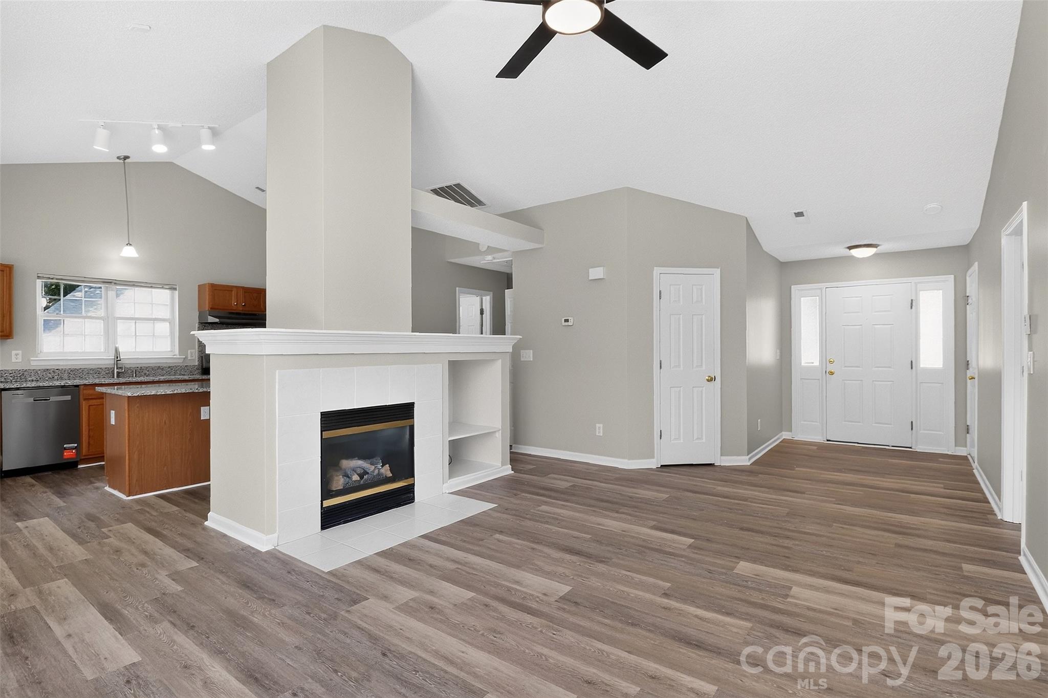 1048 Sandy Point Drive Property Photo 3
