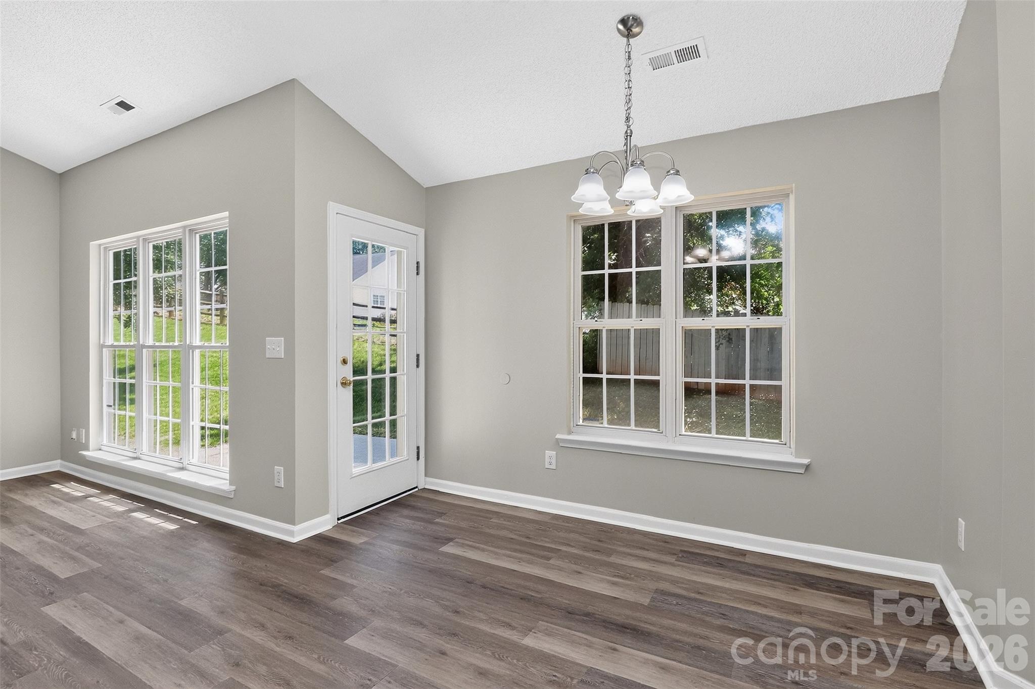 1048 Sandy Point Drive Property Photo 11