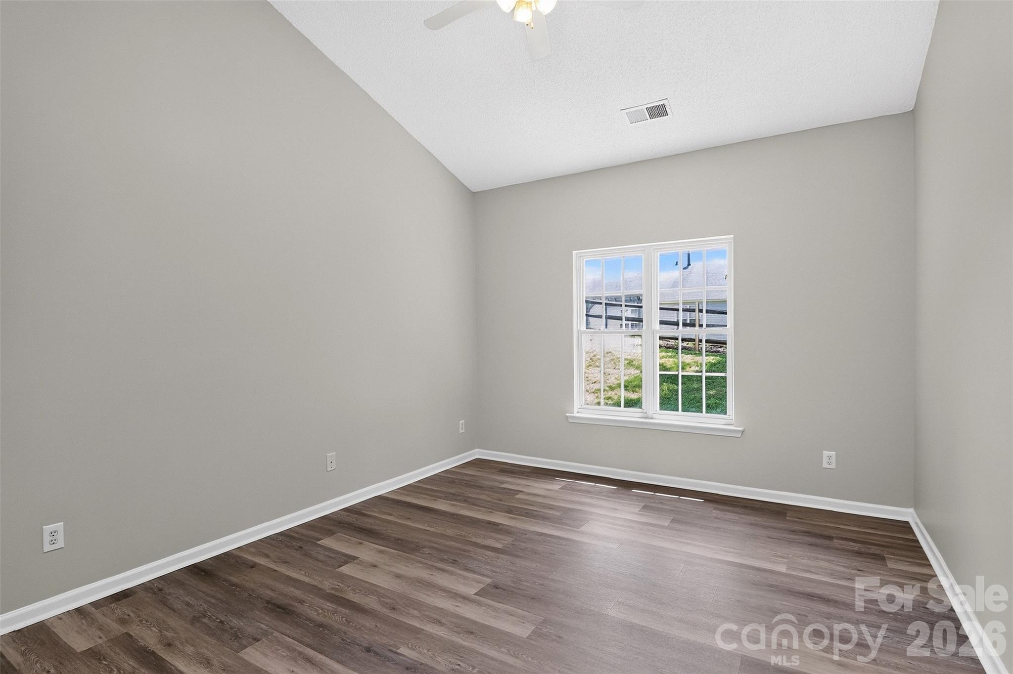 1048 Sandy Point Drive Property Photo 12