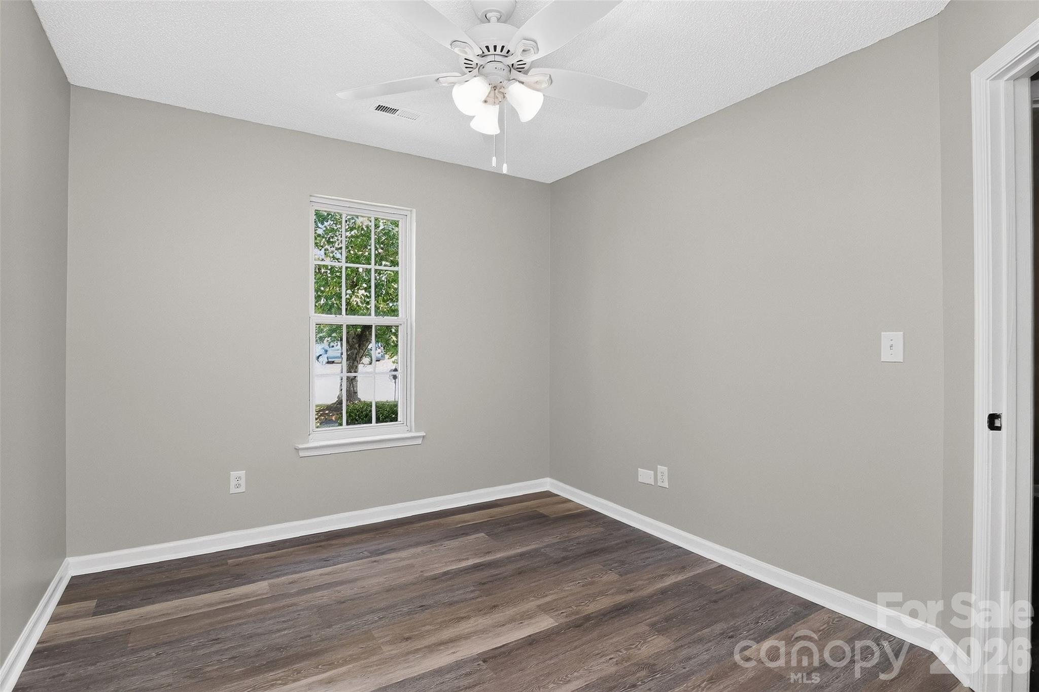 1048 Sandy Point Drive Property Photo 15