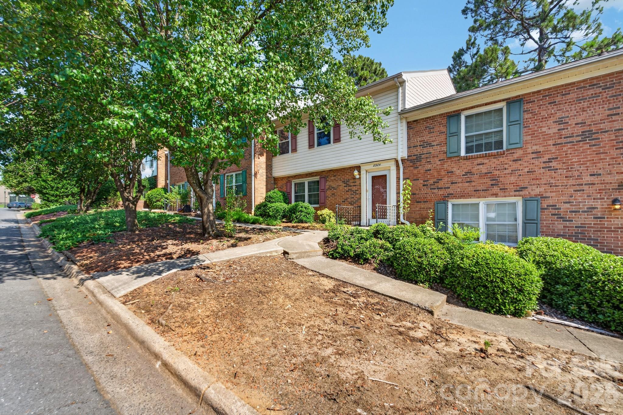 8904 Hunter Ridge Drive