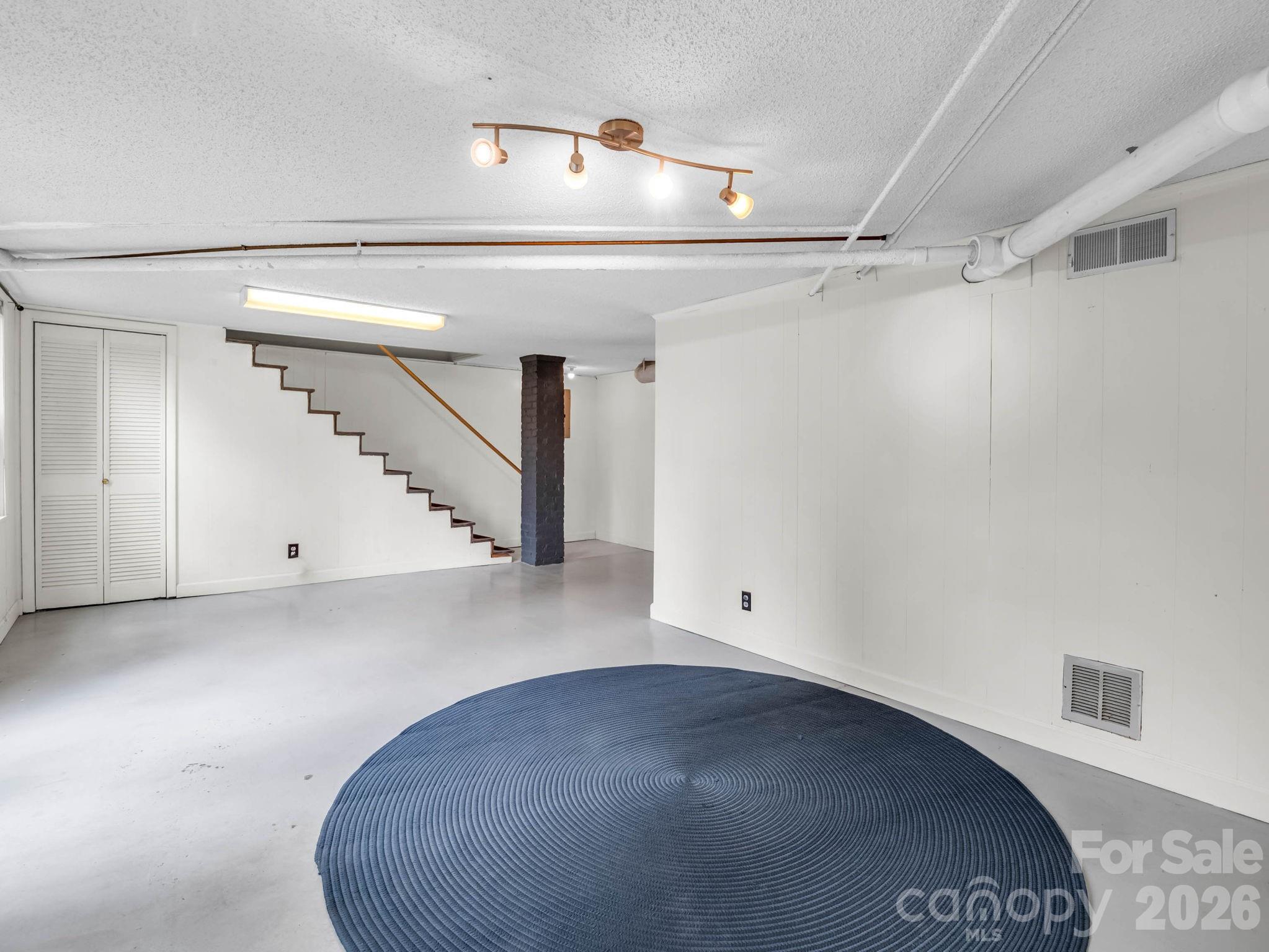 555 State Street Property Photo 34