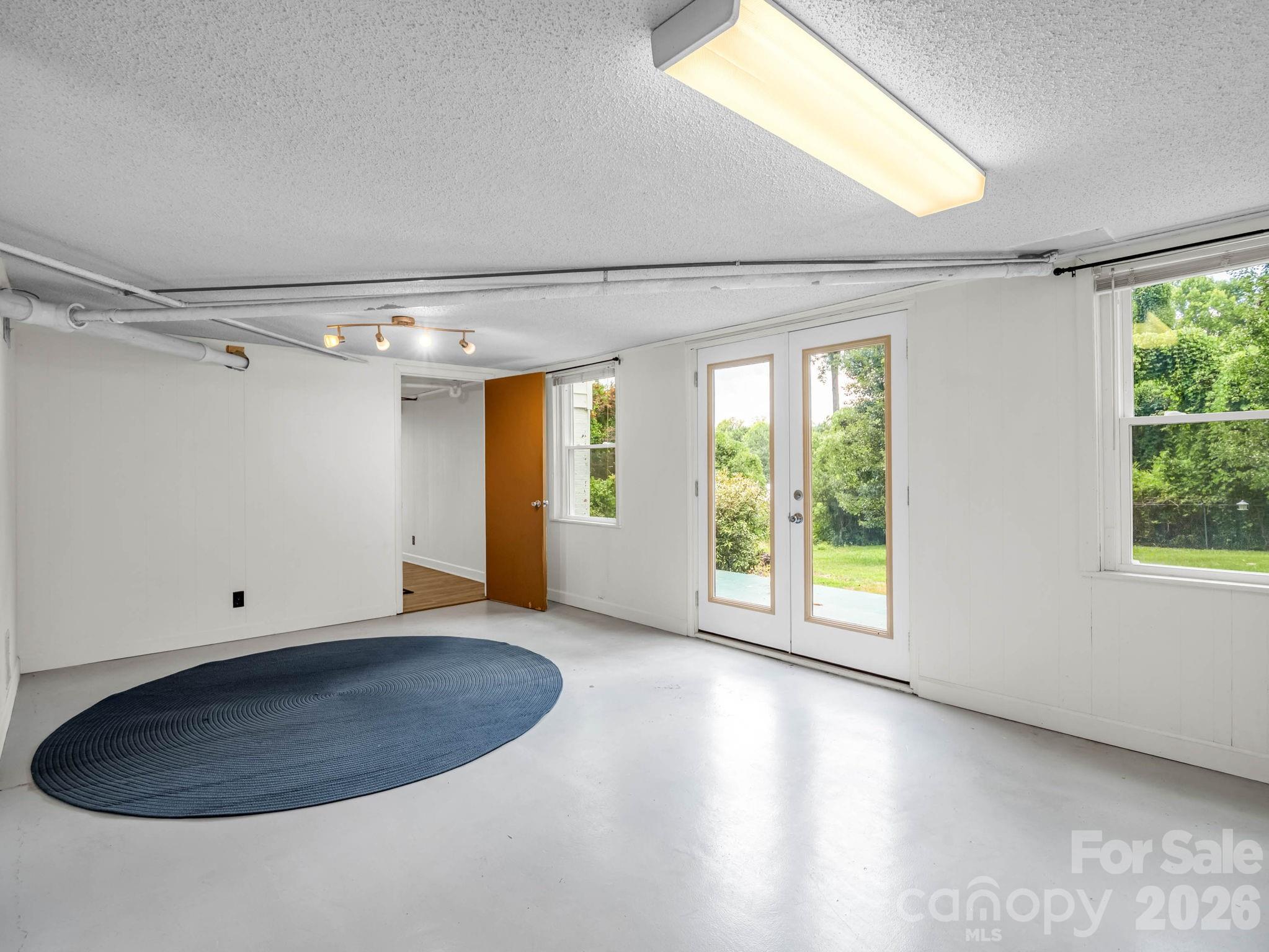 555 State Street Property Photo 35