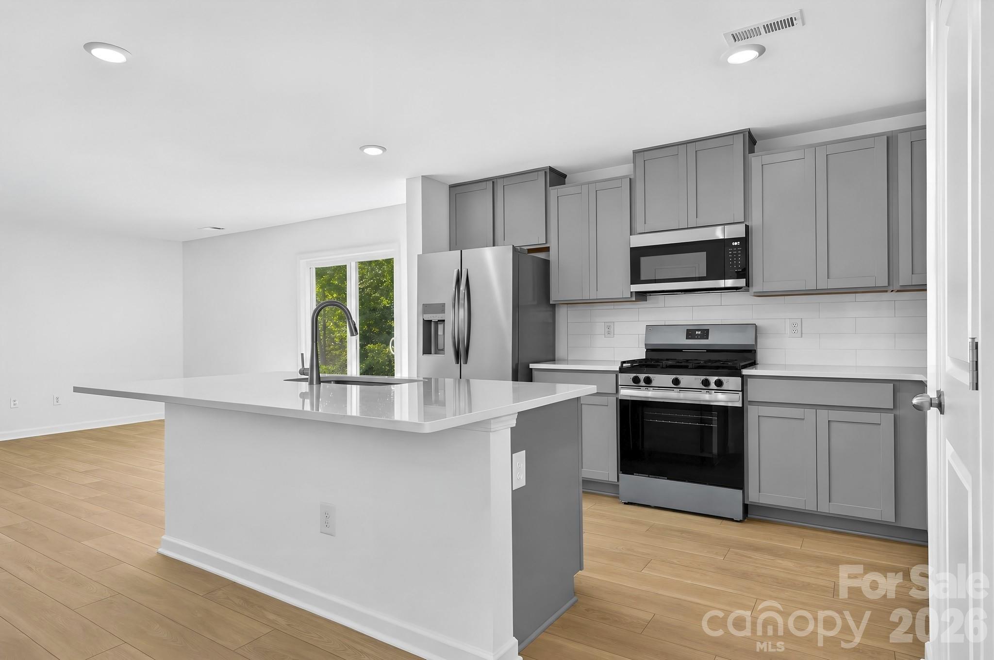 1131 Haltom Hollow 37 Property Photo 2
