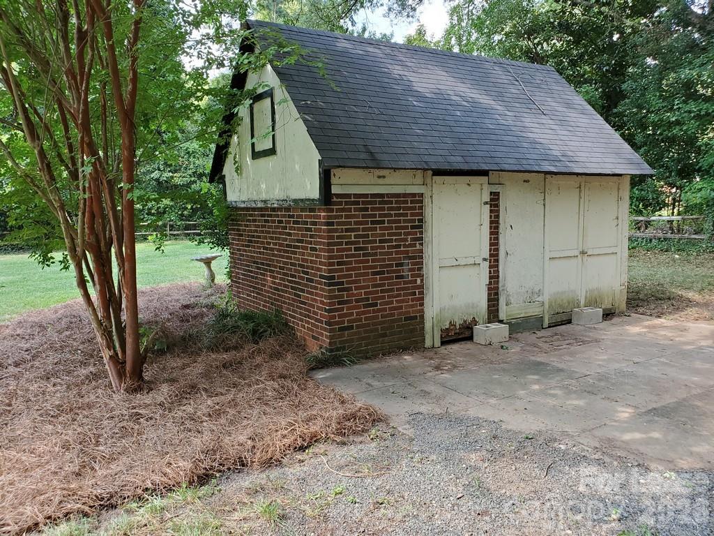 4419 Castleton Road Property Photo 16