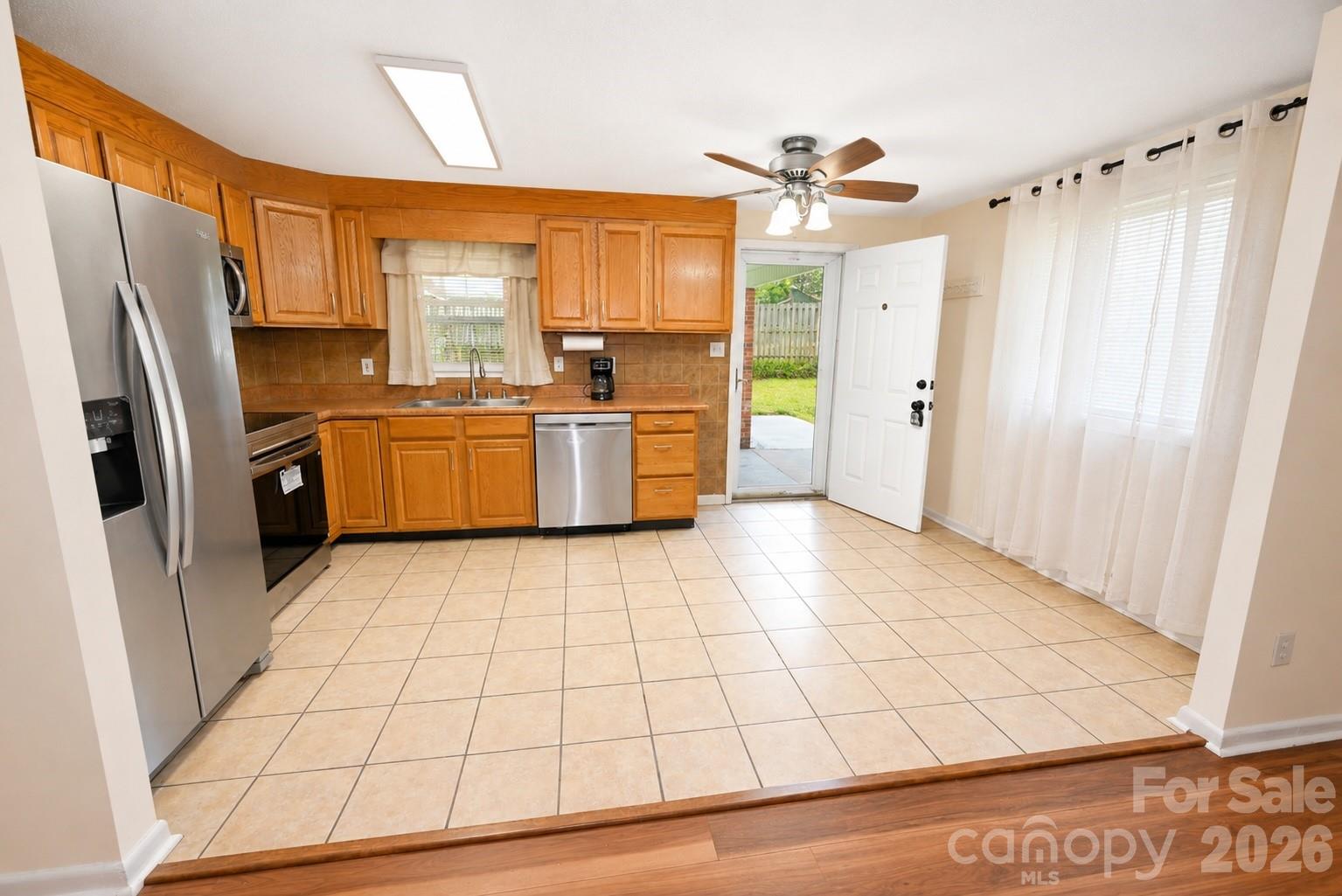 3237 Annex Street Property Photo 8