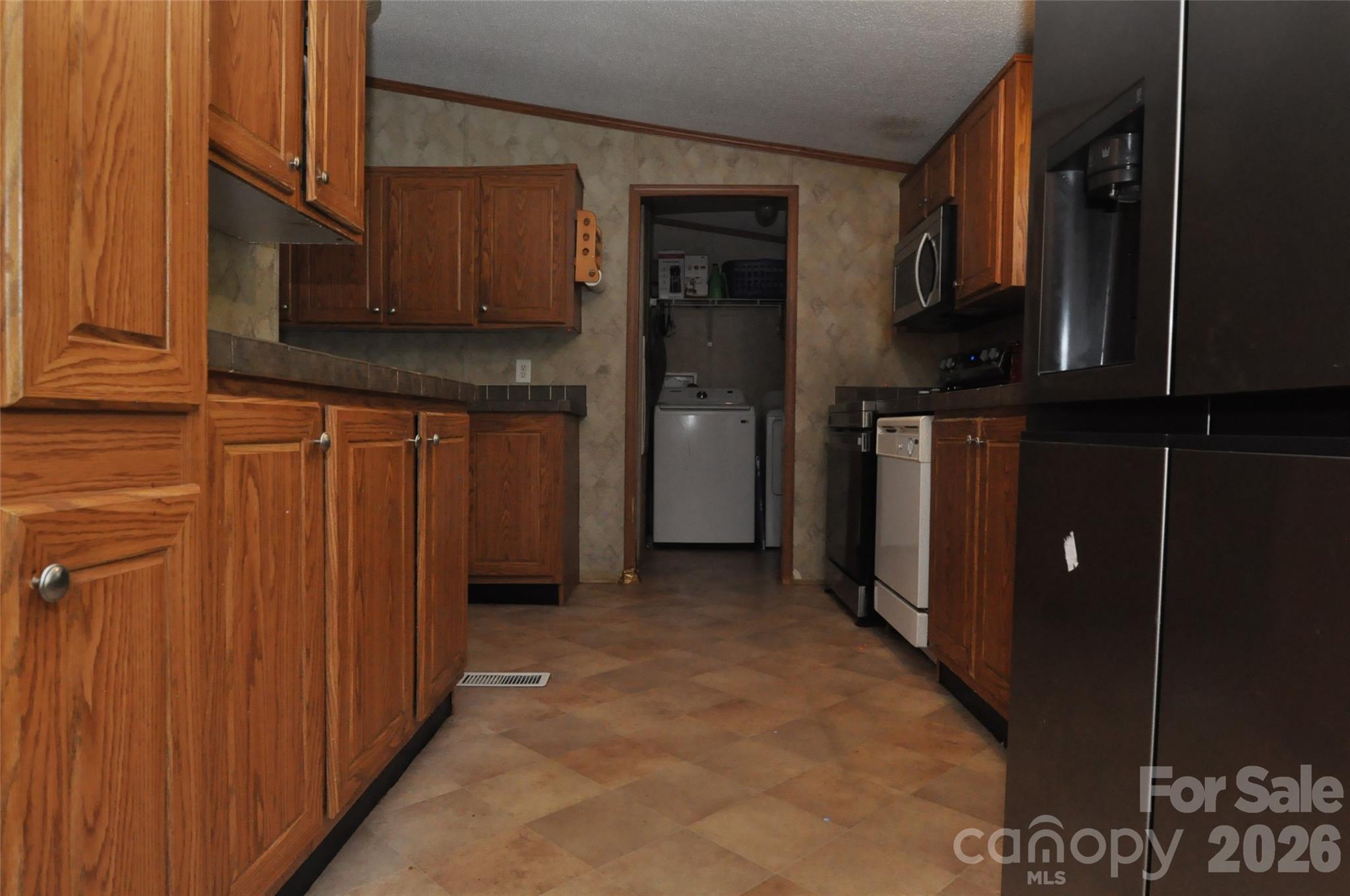 977 Langley Drive Property Photo 3