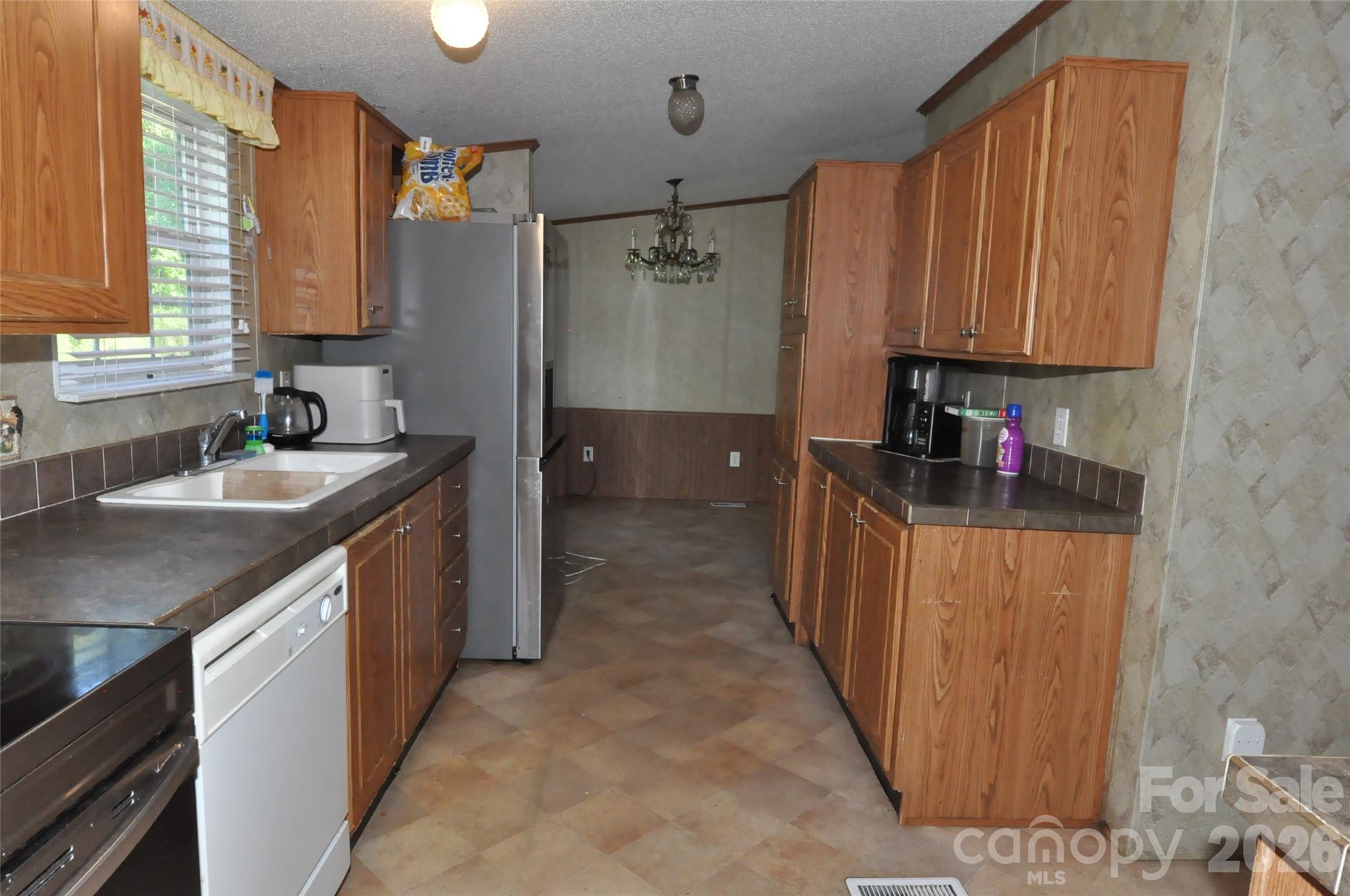 977 Langley Drive Property Photo 4