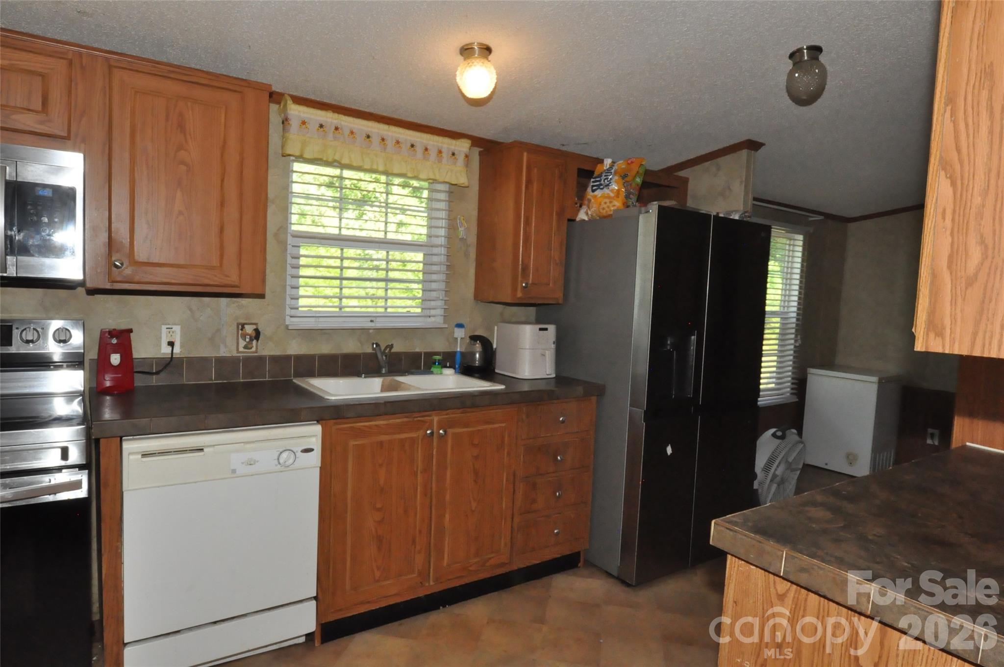 977 Langley Drive Property Photo 7