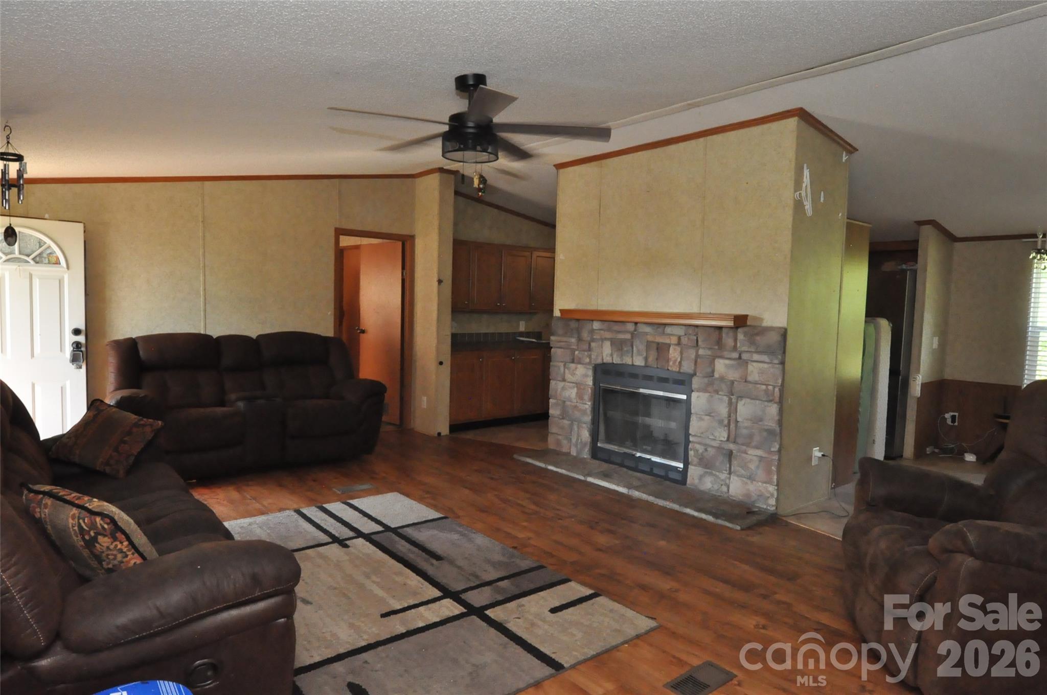 977 Langley Drive Property Photo 8