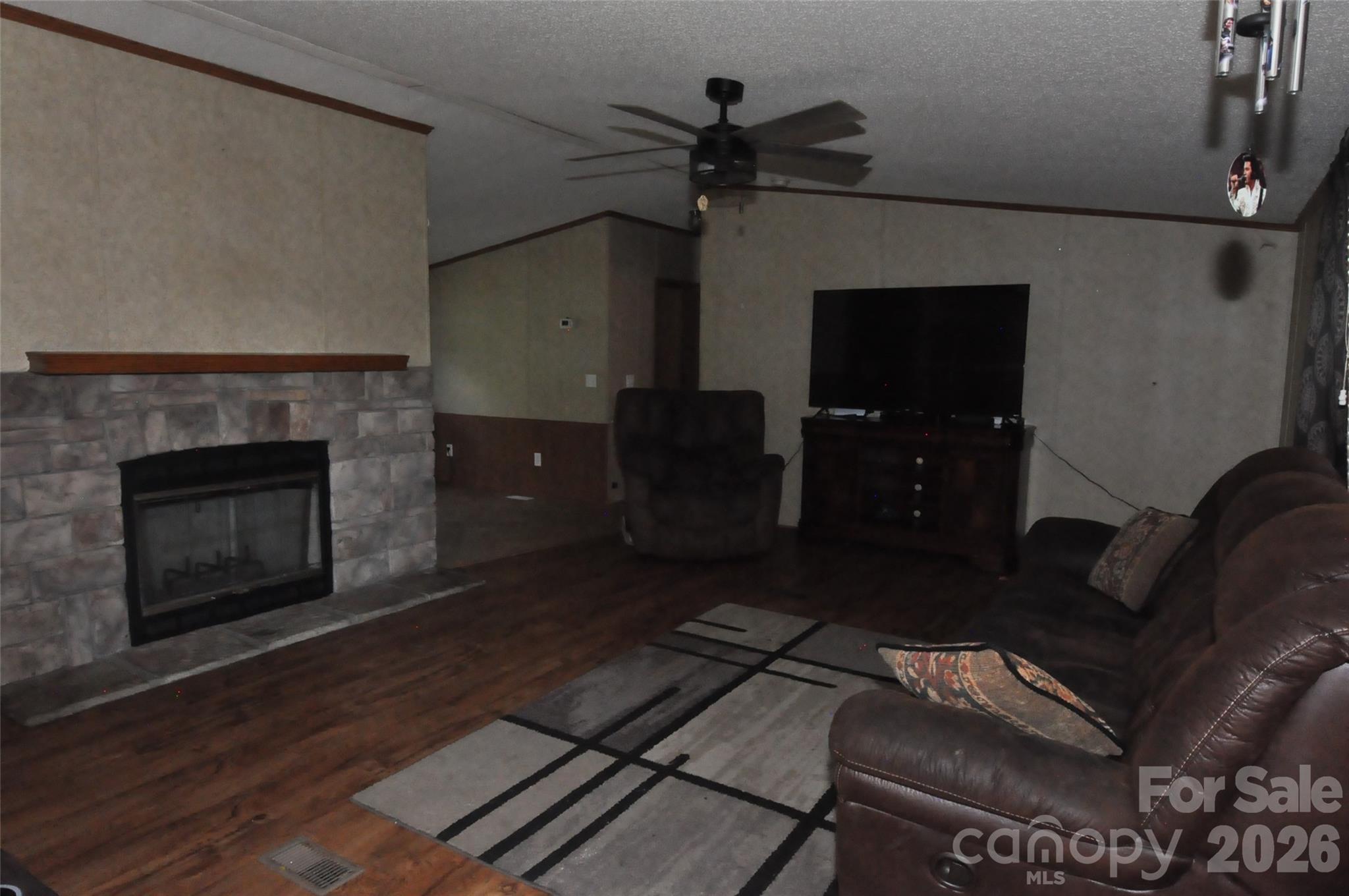 977 Langley Drive Property Photo 10
